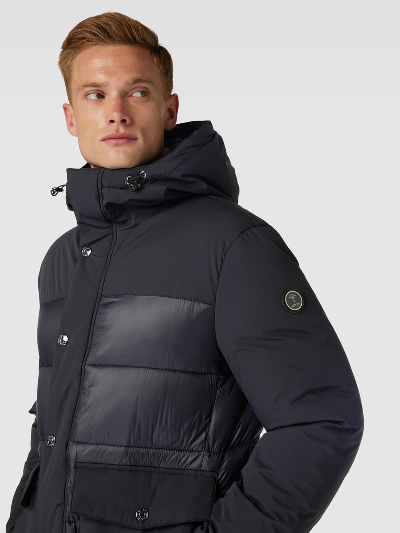 Steppjacke mit aufgesetzten Pattentaschen Modell 'Havor' in schwarz