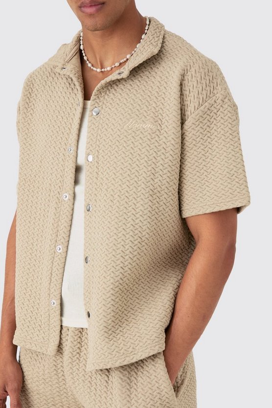 Kastiges Oversize Poloshirt und Shorts mit Stickerei