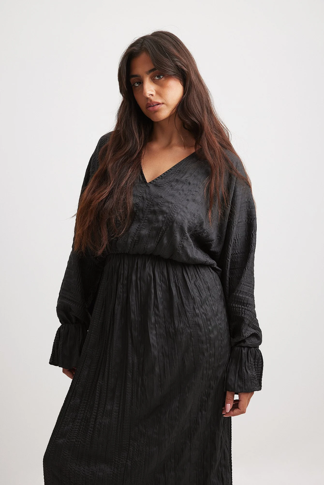 Drapiertes, strukturiertes Midikleid