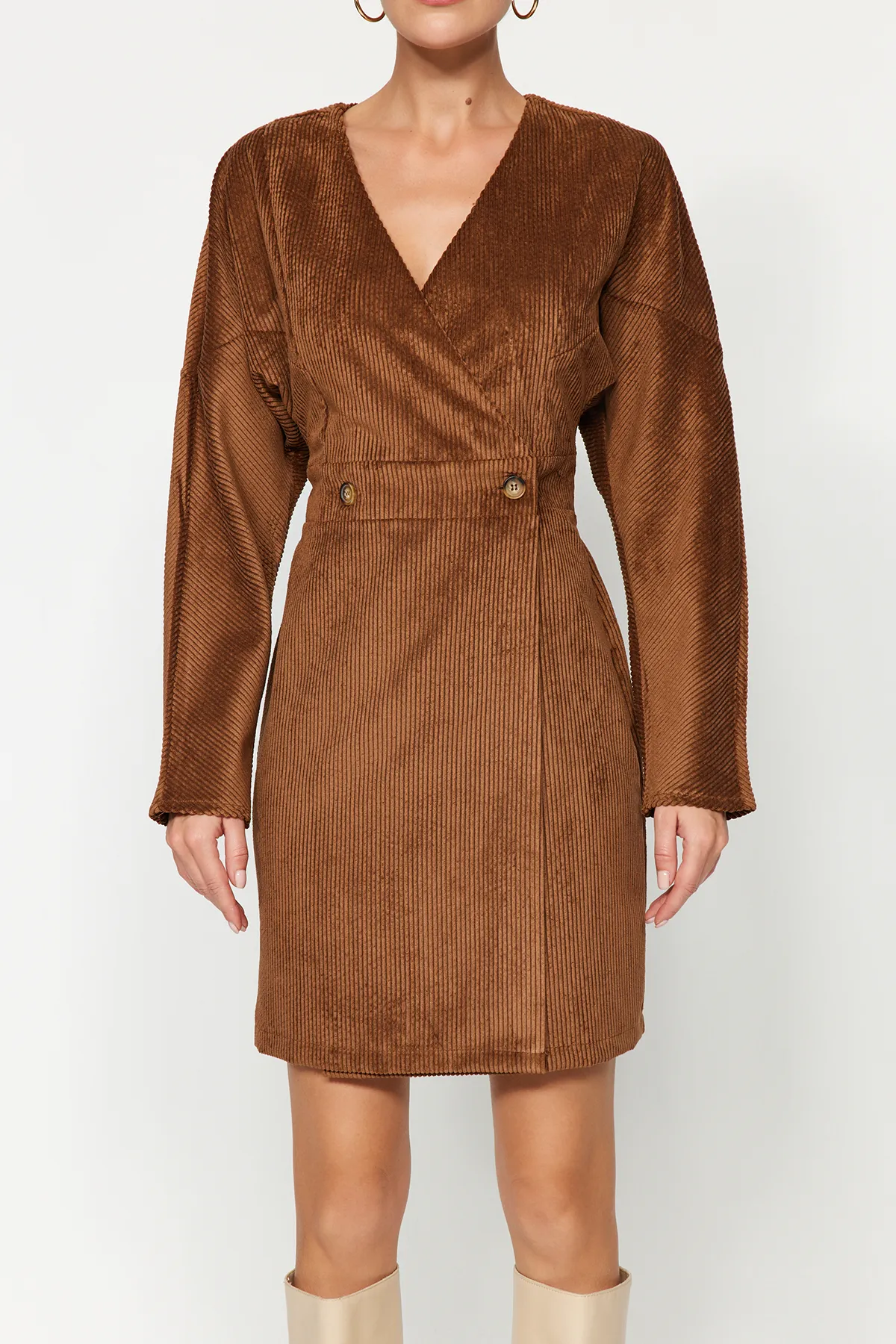 Trendyol Collection  Braunes zweireihiges Mini-Kleid aus gewebtem Samt TWOAW24EL00856