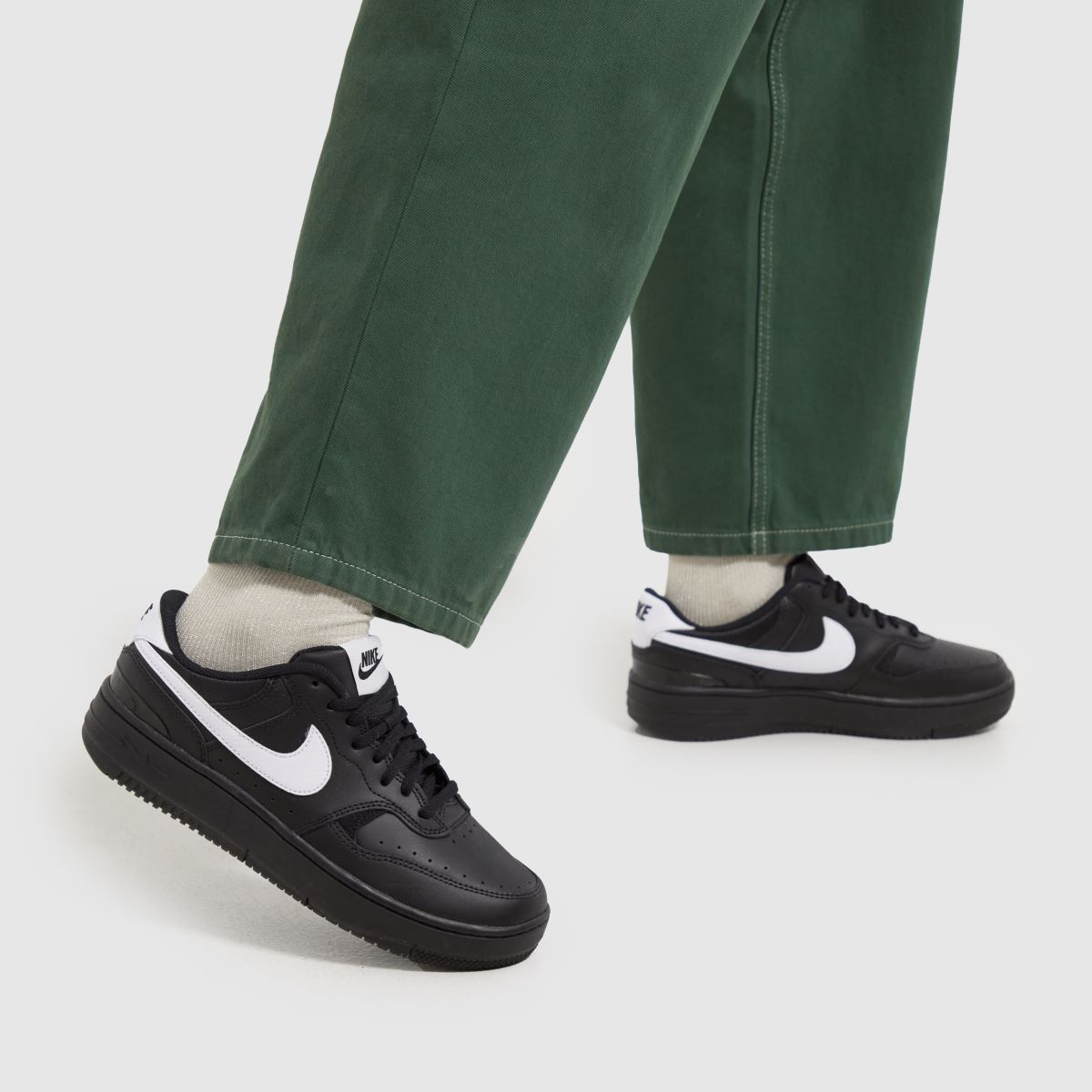 Nike Gamma Force – Svarta och vita träningsskor