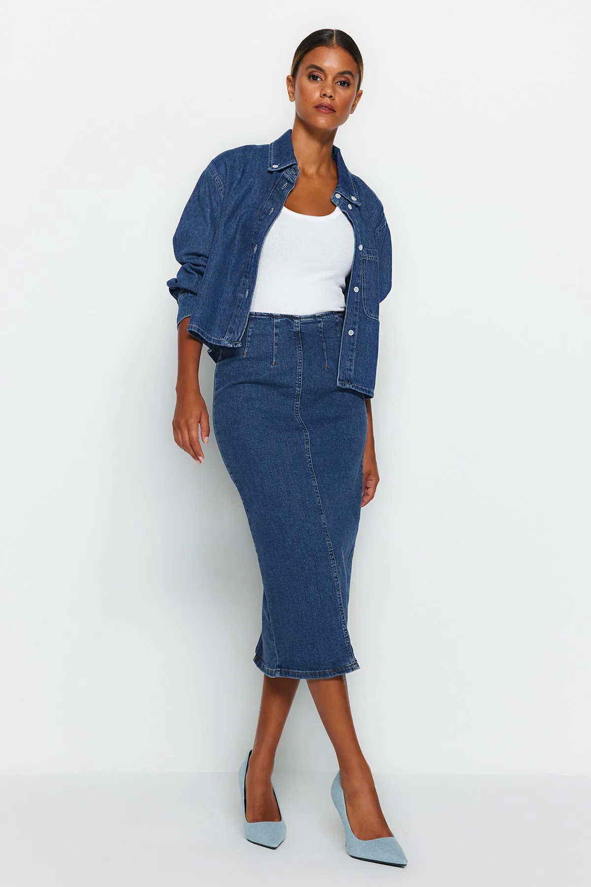 Trendyol Collection  Blauer Midi-Bleistift-Jeansrock mit Ziernähten TWOAW24ET00057