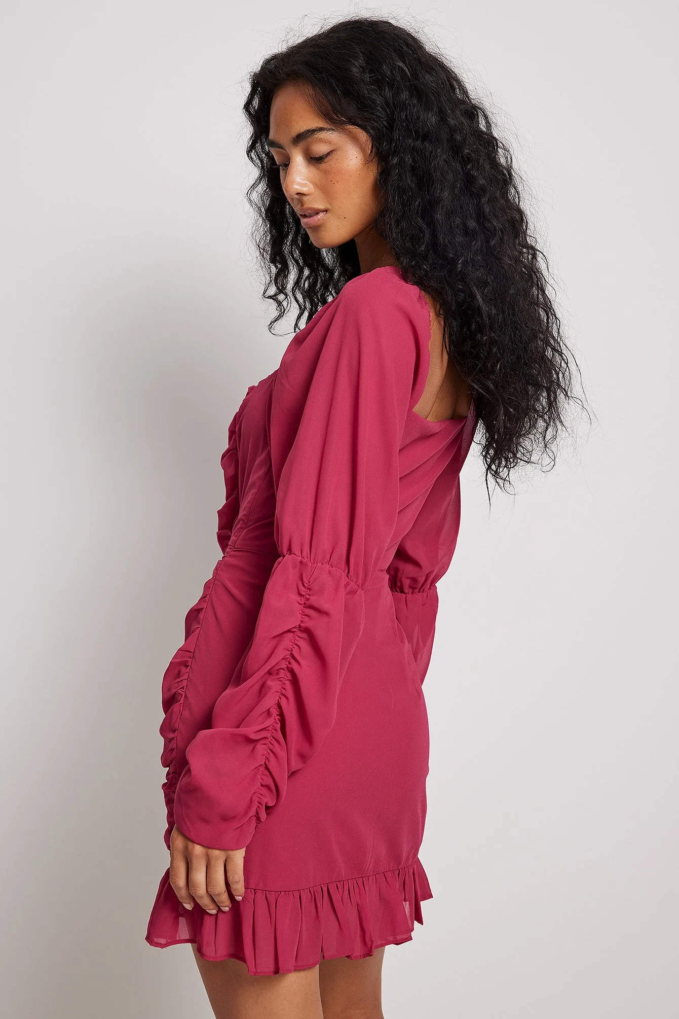 Gerafftes durchscheinendes Minikleid