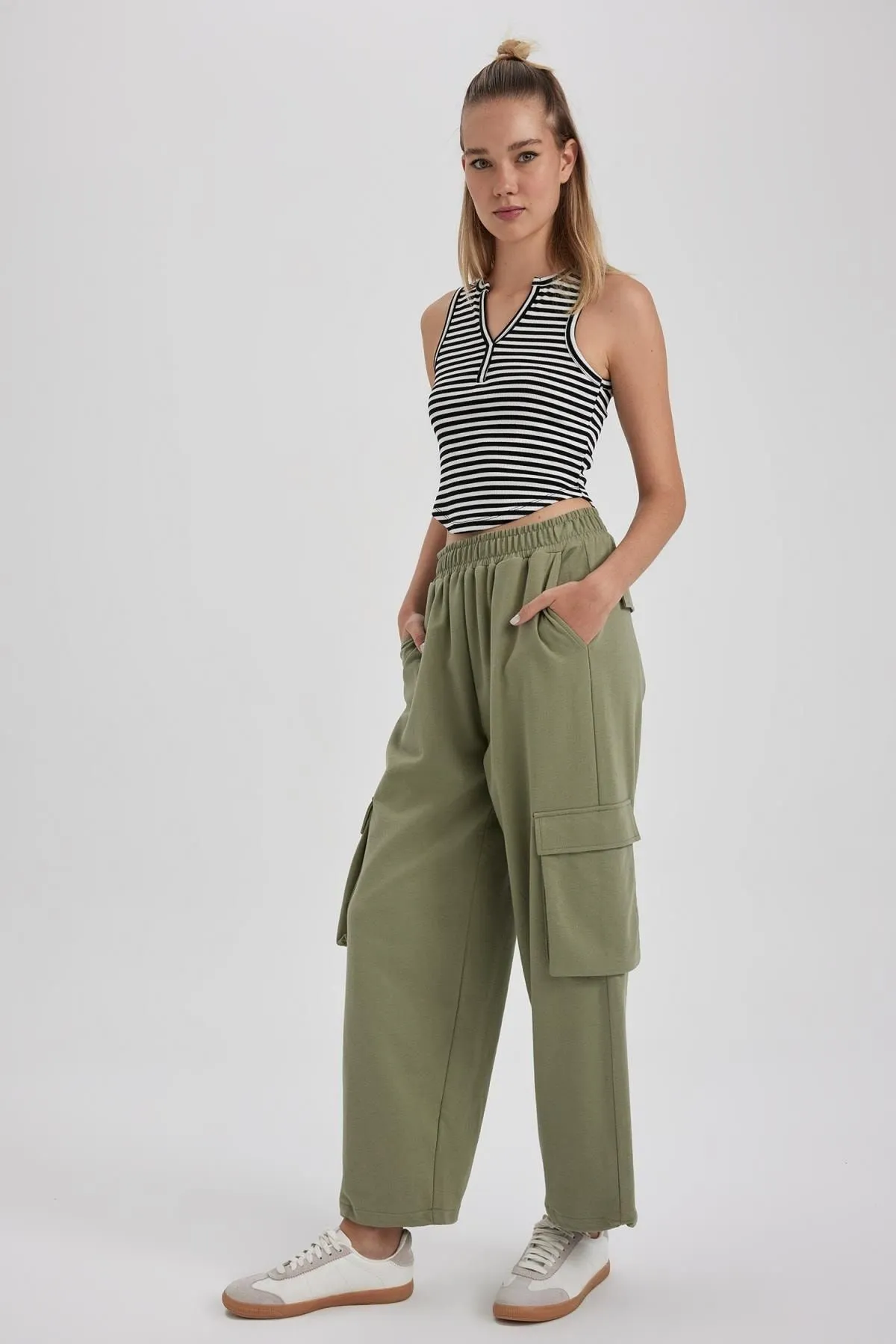 DeFacto  Coool Jogger Jogginghose aus dünnem Stoff mit Cargo-Tasche A7458ax23sm