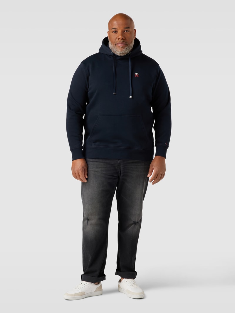 PLUS SIZE Hoodie mit Label-Stitching Modell 'BILLY' in marineblau