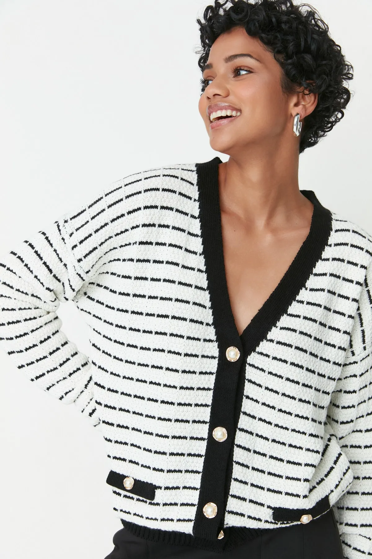 Trendyol Collection  Schwarz gestreifter Strick-Cardigan TWOAW23HI00261