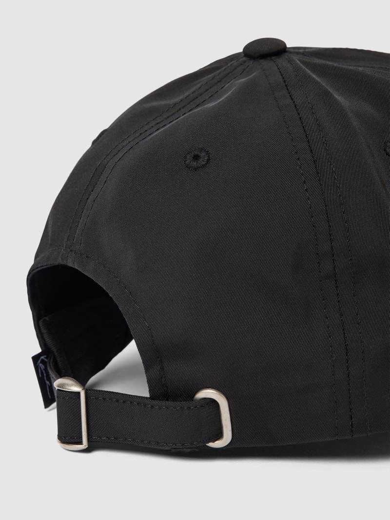 Basecap mit Label-Stitching in black