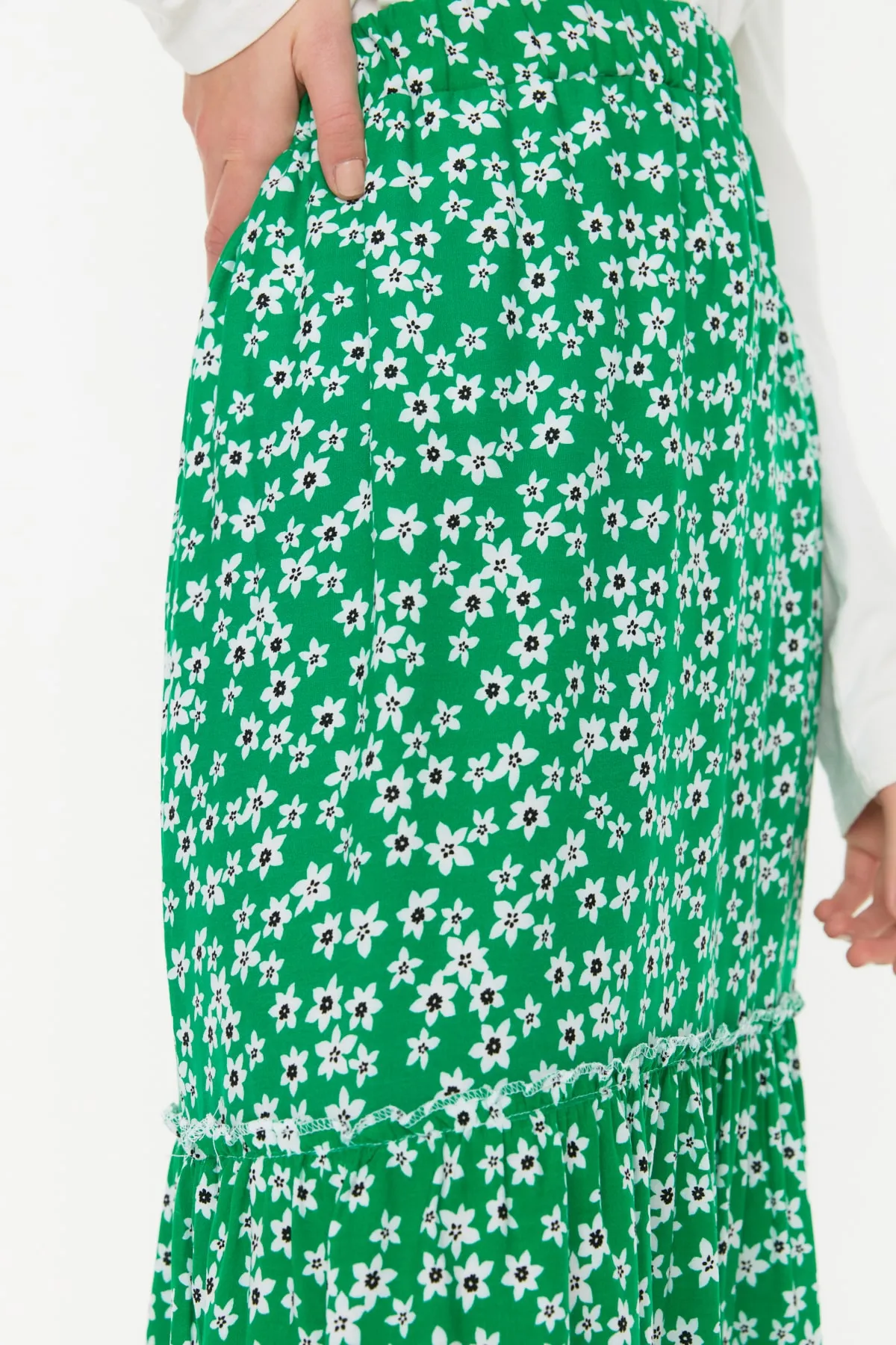 Trendyol Modest  Grüner gewebter Rock mit Blumenmuster TCTSS22EE00000