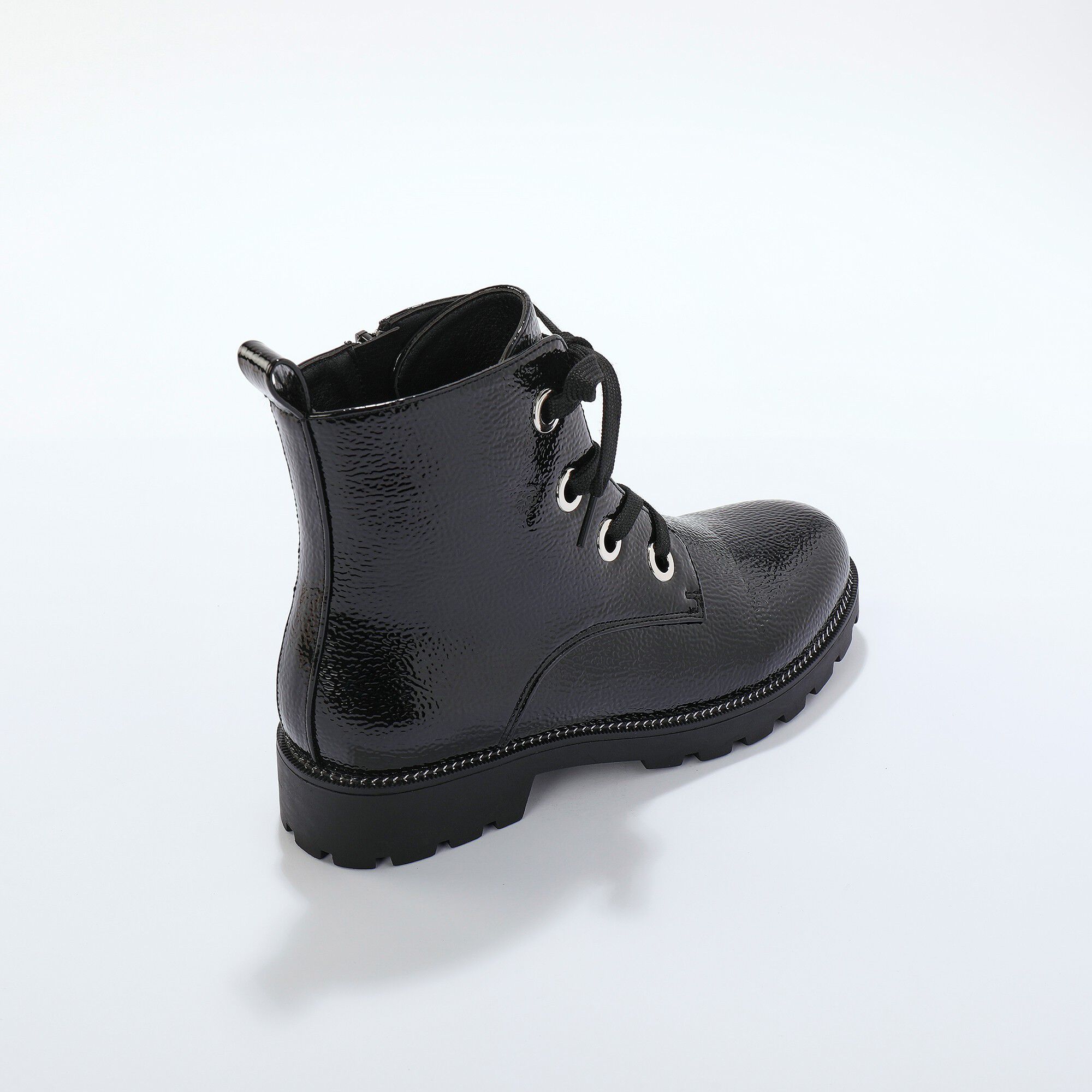 Boots vernies fantaisie, semelle crantée
