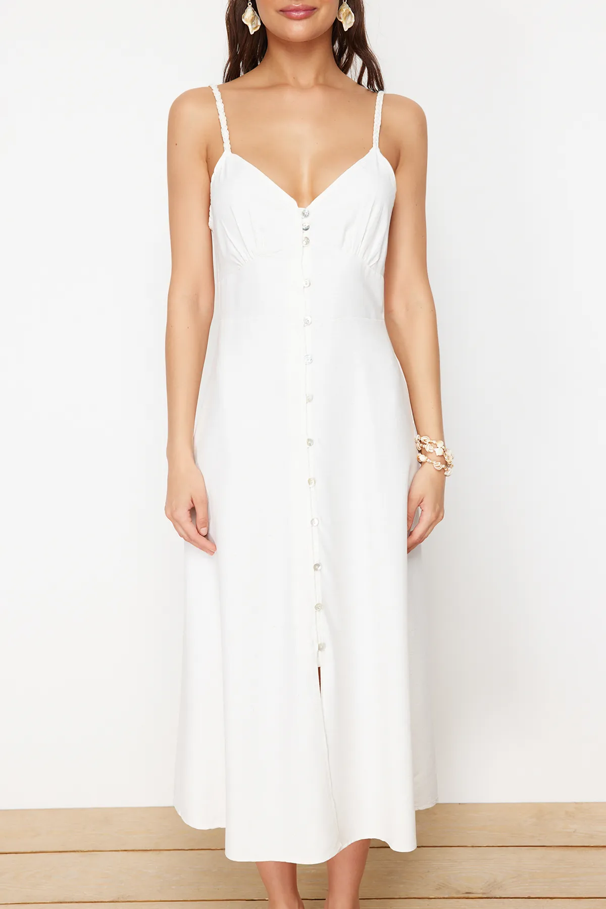 Trendyol Collection  Ecrufarbenes gewebtes Midi-Strandkleid TBESS24EL00153