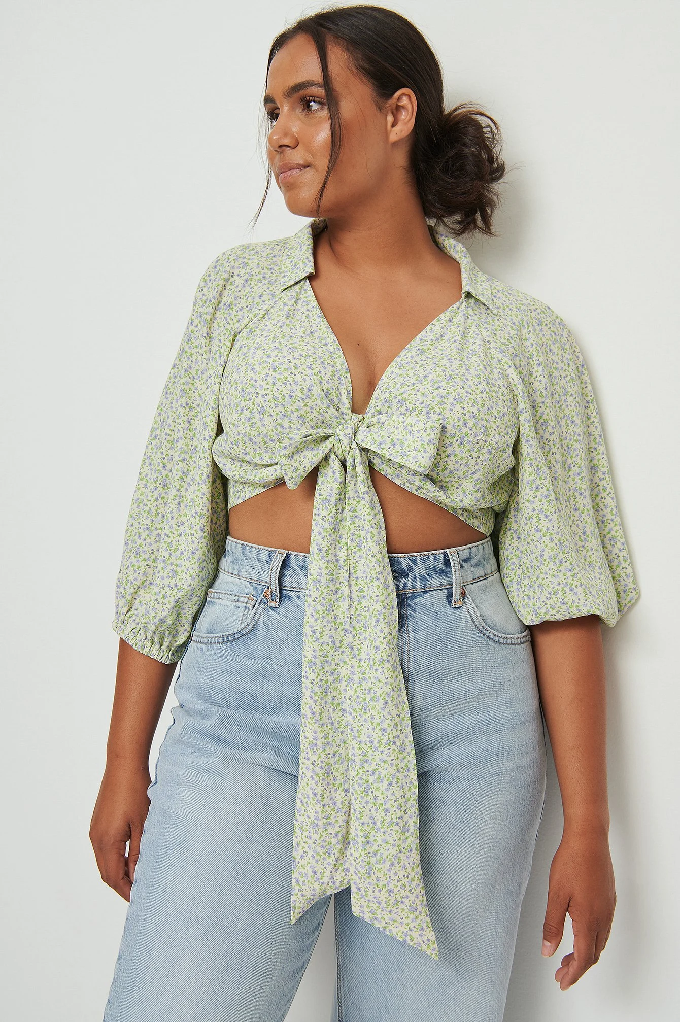Bluse mit kurzen Ärmeln und Twist vorne