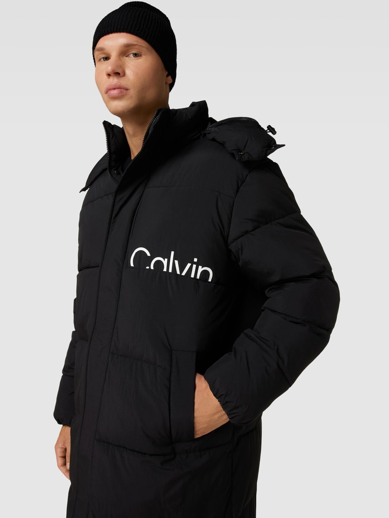 Steppmantel mit Label-Print Modell 'ESSENTIALS' in black