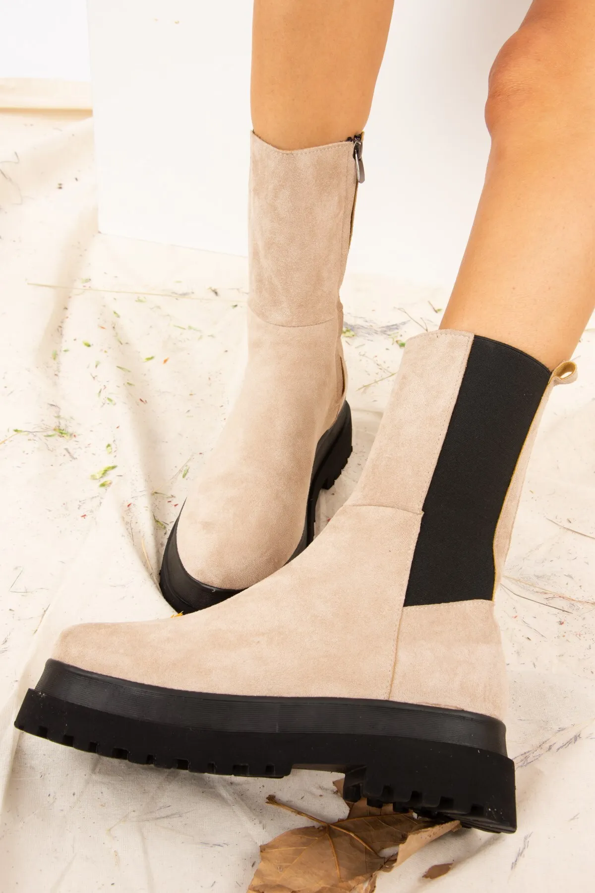 Fox Shoes  Beige Wildlederstiefel für Damen J267063102