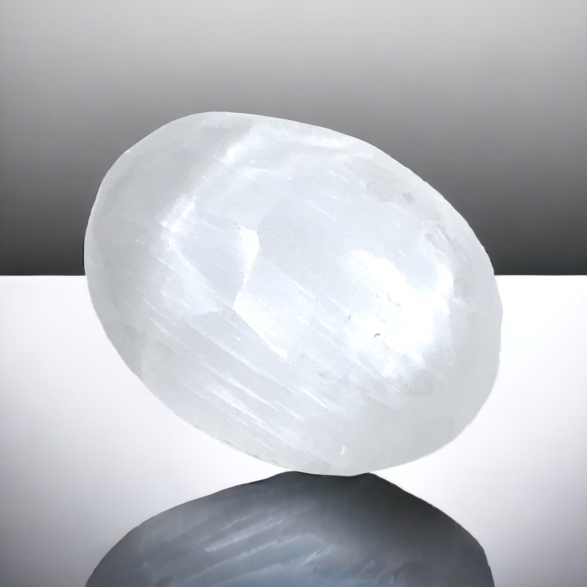 Steinfixx® Mineralstein Bauchiger Selenit Palmstein- Taschenstein in Top Qualität, (Selenit Palmstein, 1-St., 1 Stück), Selenit als Palmstein - Ihre Lichtquelle immer dabei