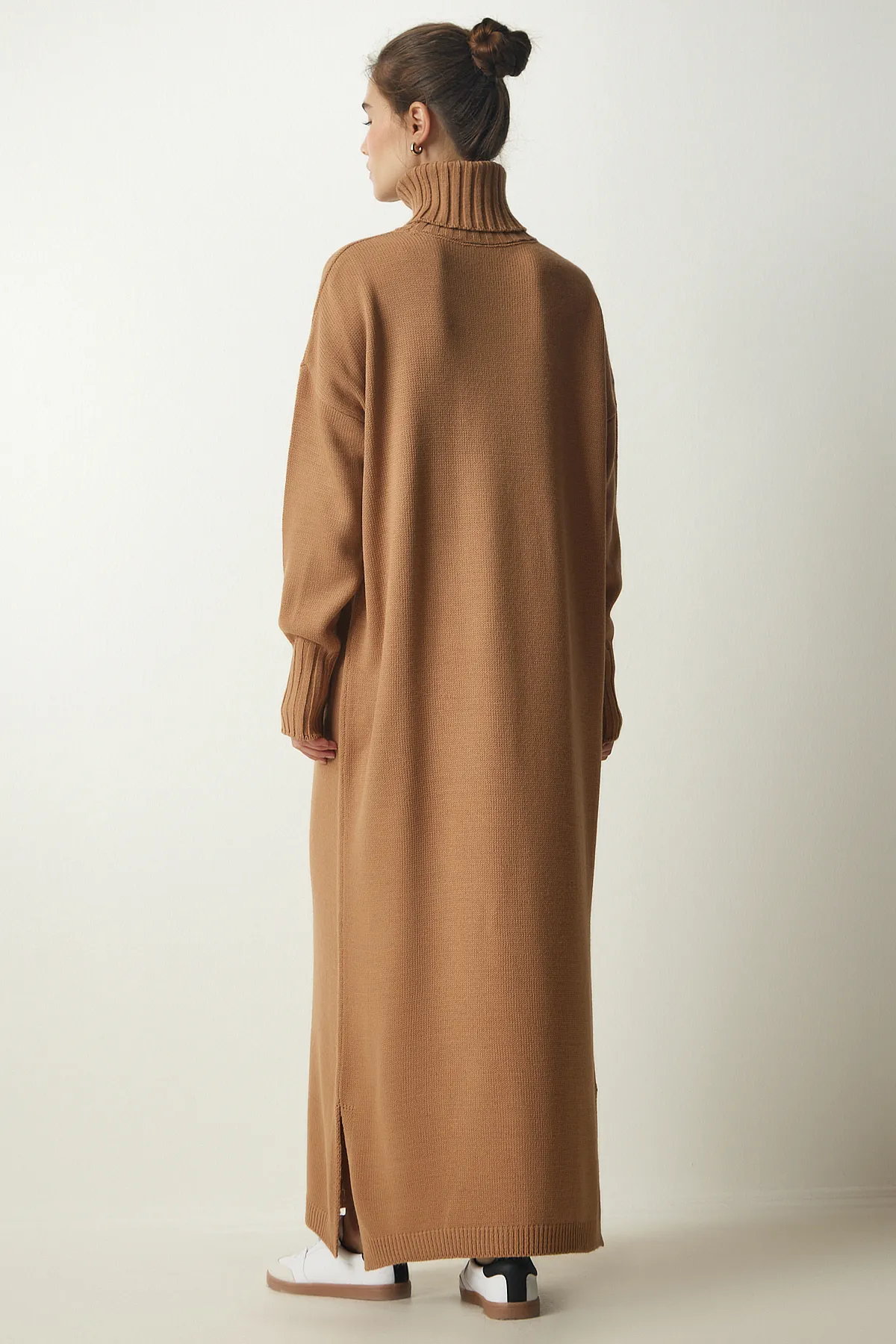 Happiness İstanbul  Übergroßes Strickkleid mit Rollkragen und Schlitz für Damen PF00042