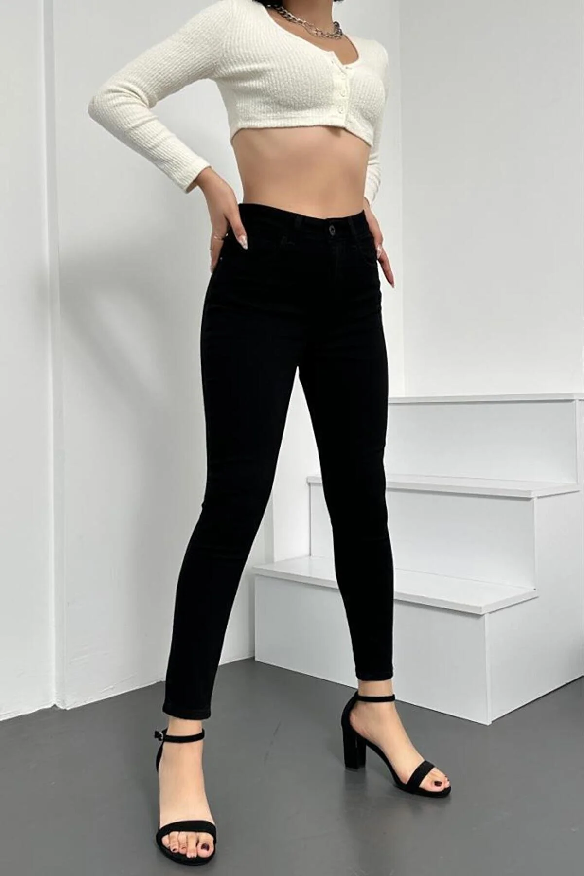 HLT JEANS  Damen-Jeanshose aus flexiblem Lycra-Denim in schwarzer Super-Skinny-Passform Hltjennieblack