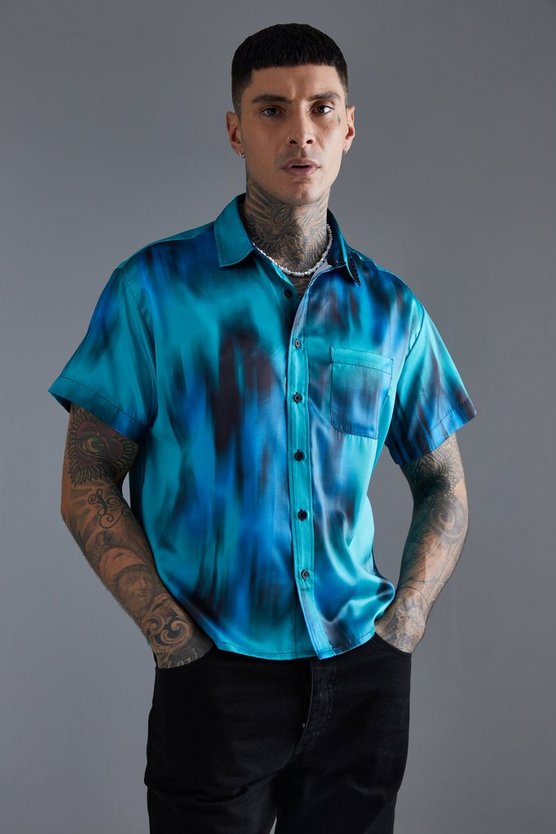 Kurzärmliges kastiges Batik Satin-Hemd