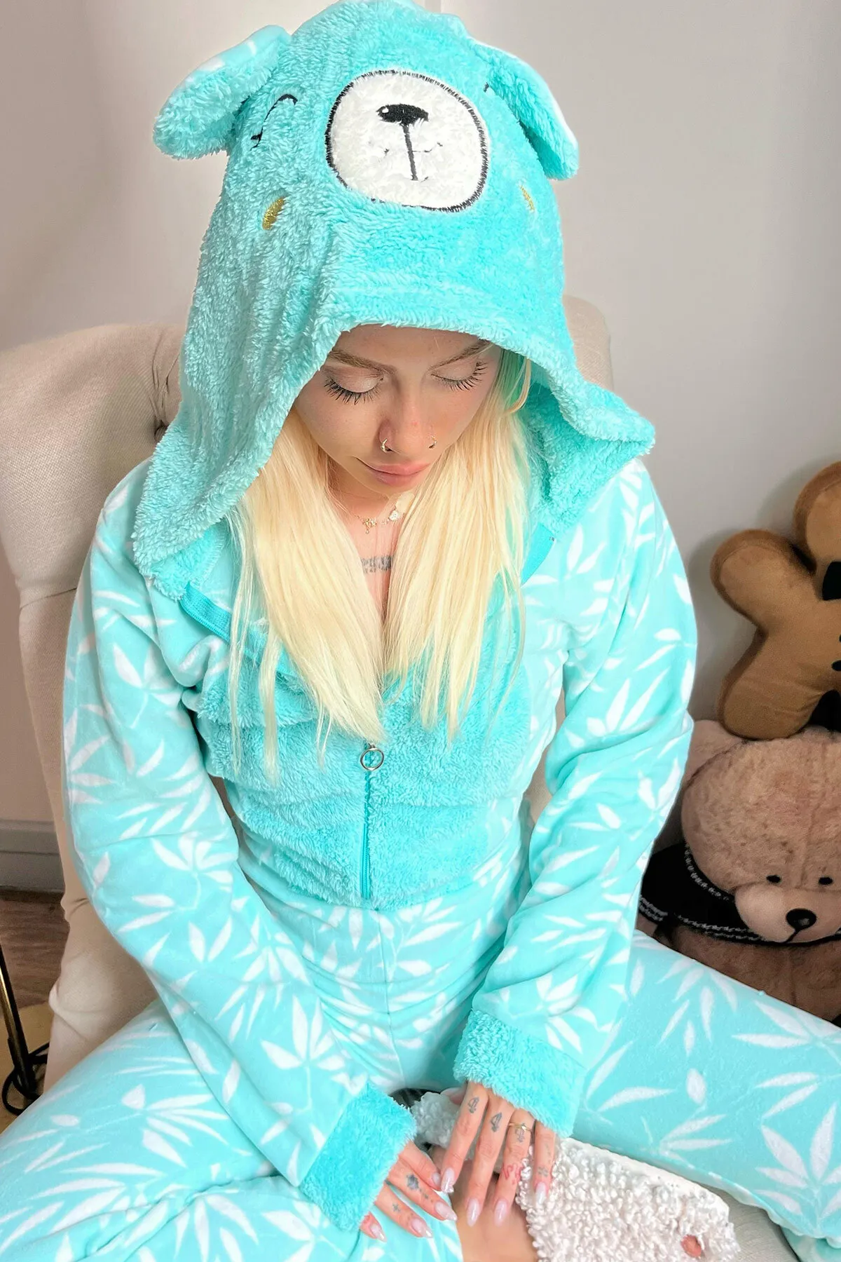 Pijamaevi  Mintgrüner Fleece-Plüsch-Overall-Pyjama mit Digitate-Muster für Damen
