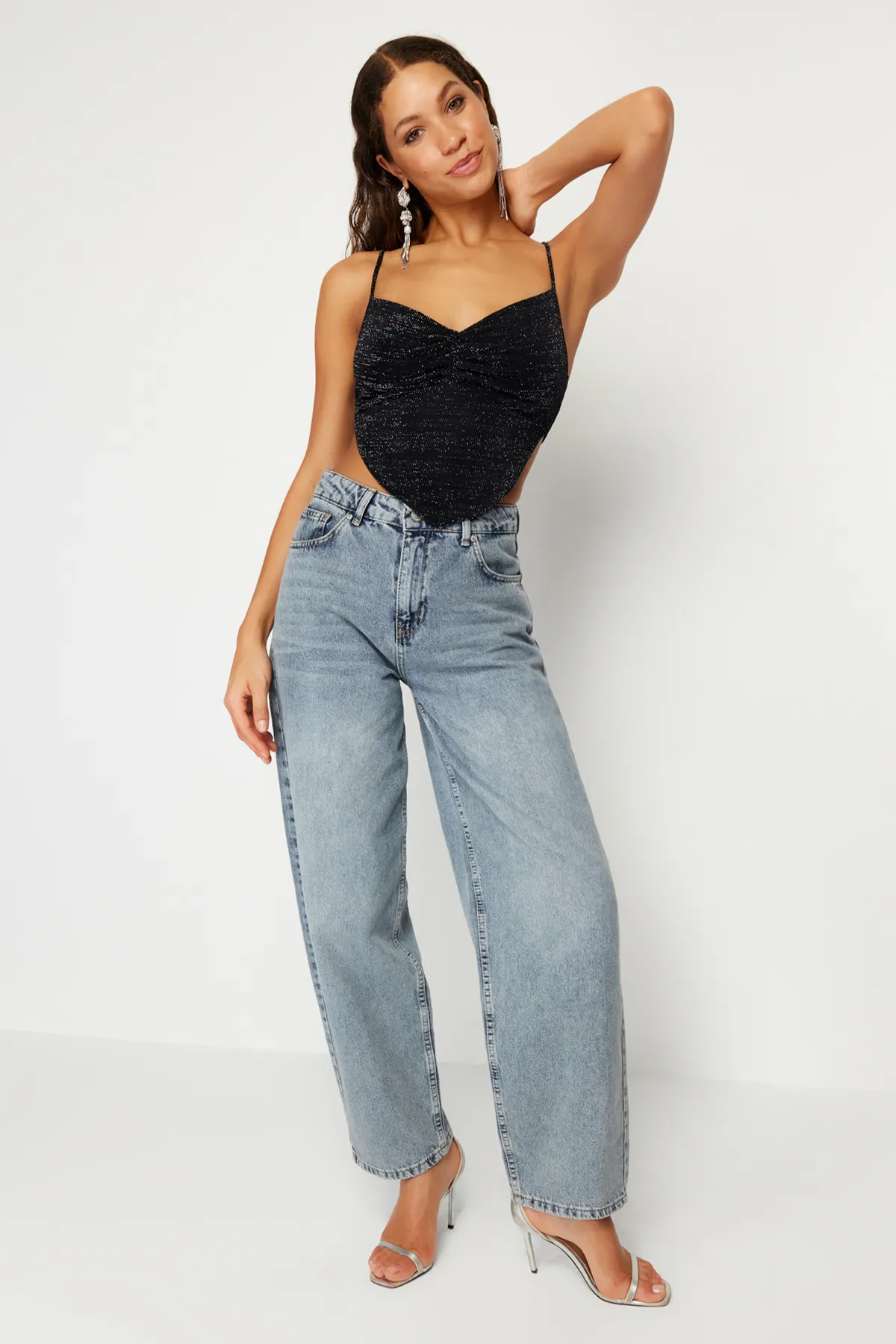 Trendyol Collection  Schwarze, glänzende, kurze Strickbluse