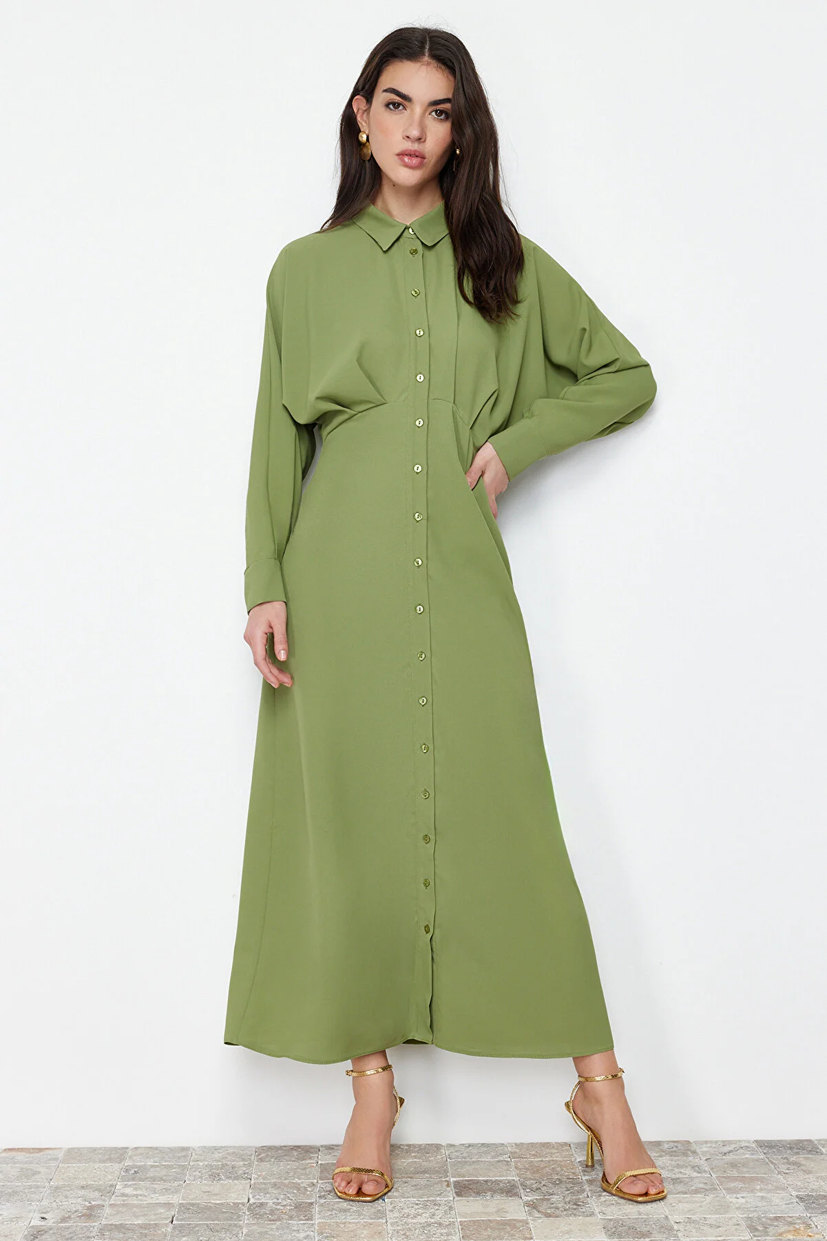 Trendyol Modest  Khakifarbenes, detailliertes, gewebtes Hemdkleid TCTSS24EB00011