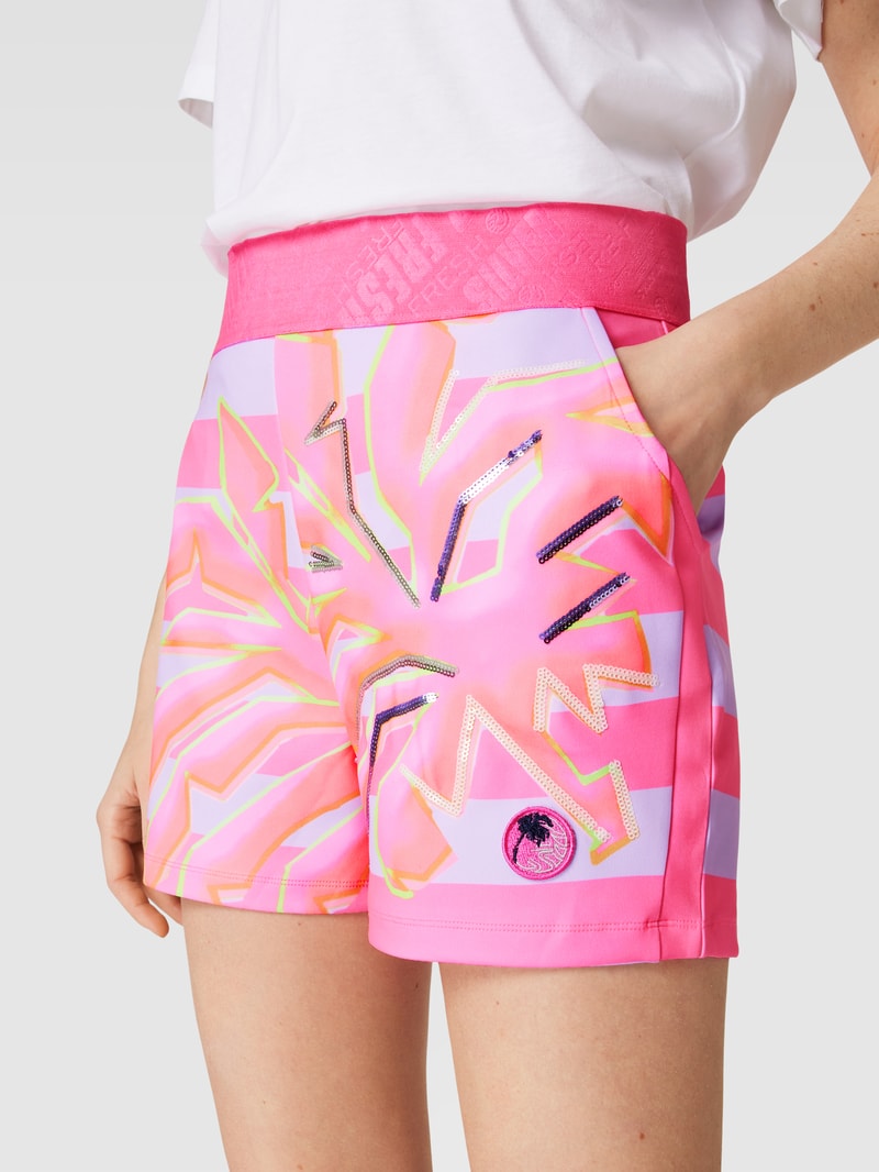 Sweatshorts mit Paillettenbesatz in flieder