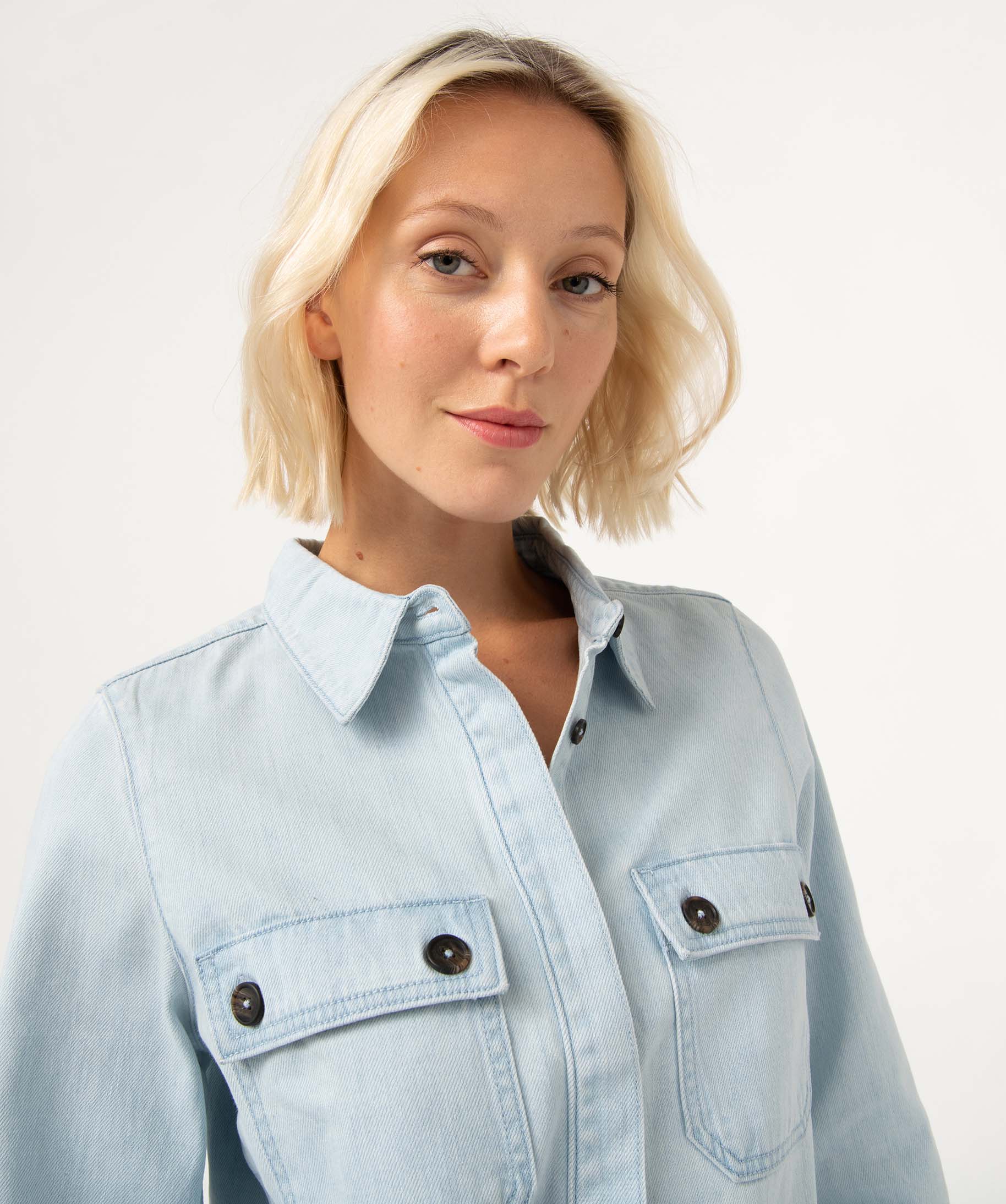 Chemise femme en jean délavé avec poches poitrine denim | GEMO