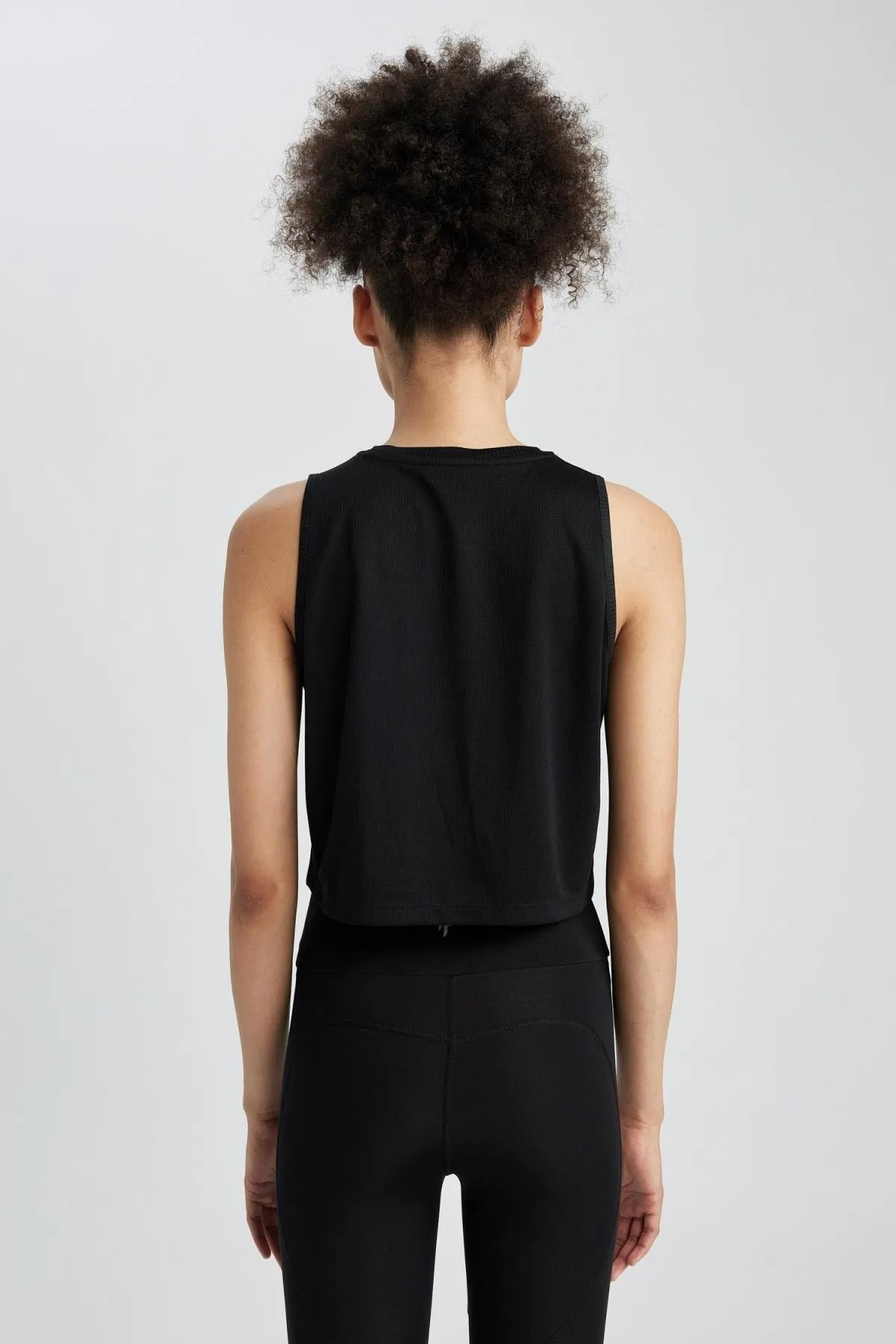DeFacto  Sportliches Crop Top mit Rundhalsausschnitt - A2518ax23sm
