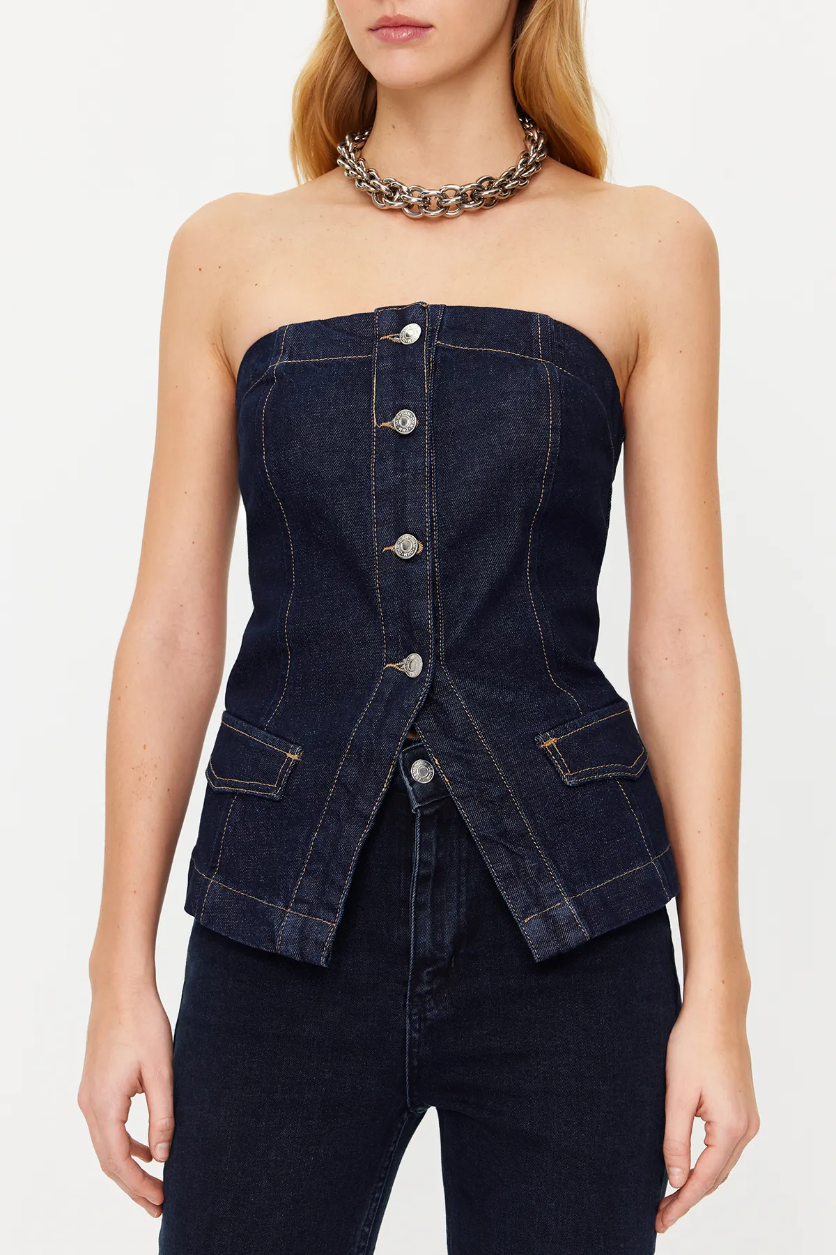 Trendyol Collection  Blaues, vorne geknöpftes, trägerloses Denim-Bustier TWOSS24BS00005