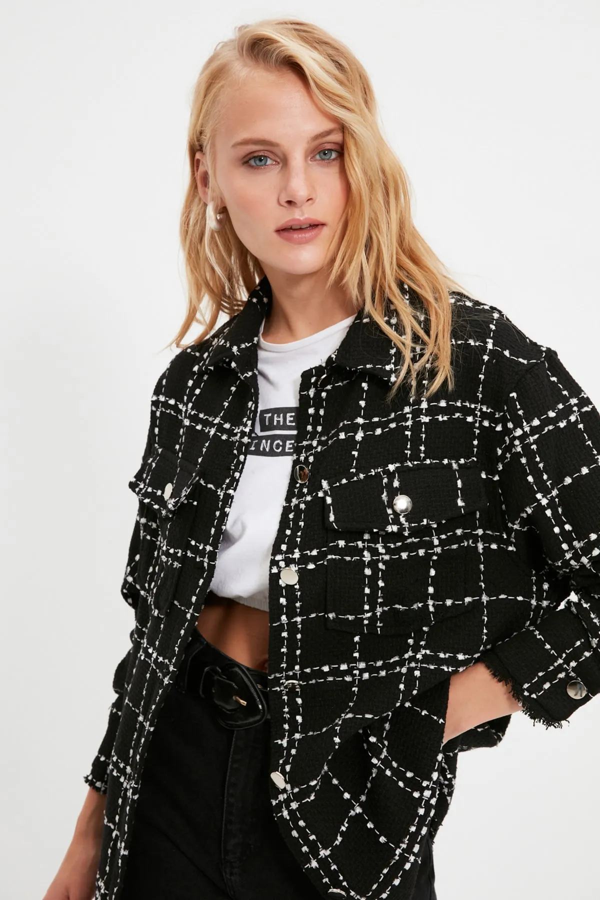 Trendyol Collection  Schwarzes, kariertes, gewebtes Tweed-Jackenhemd mit Taschendetails TWOAW21GO0087