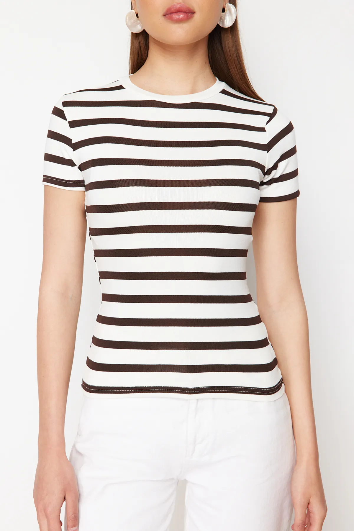Trendyol Collection  Braun gestreifte Viskose/weiche Stoff Figurbetonte Strickbluse TWOSS24BZ00296