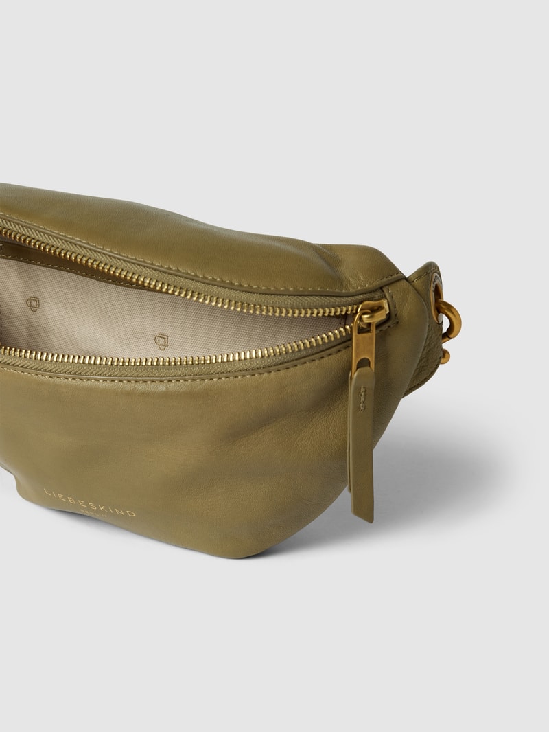 Crossbody Bag aus Leder Modell 'Tavia' in schlamm