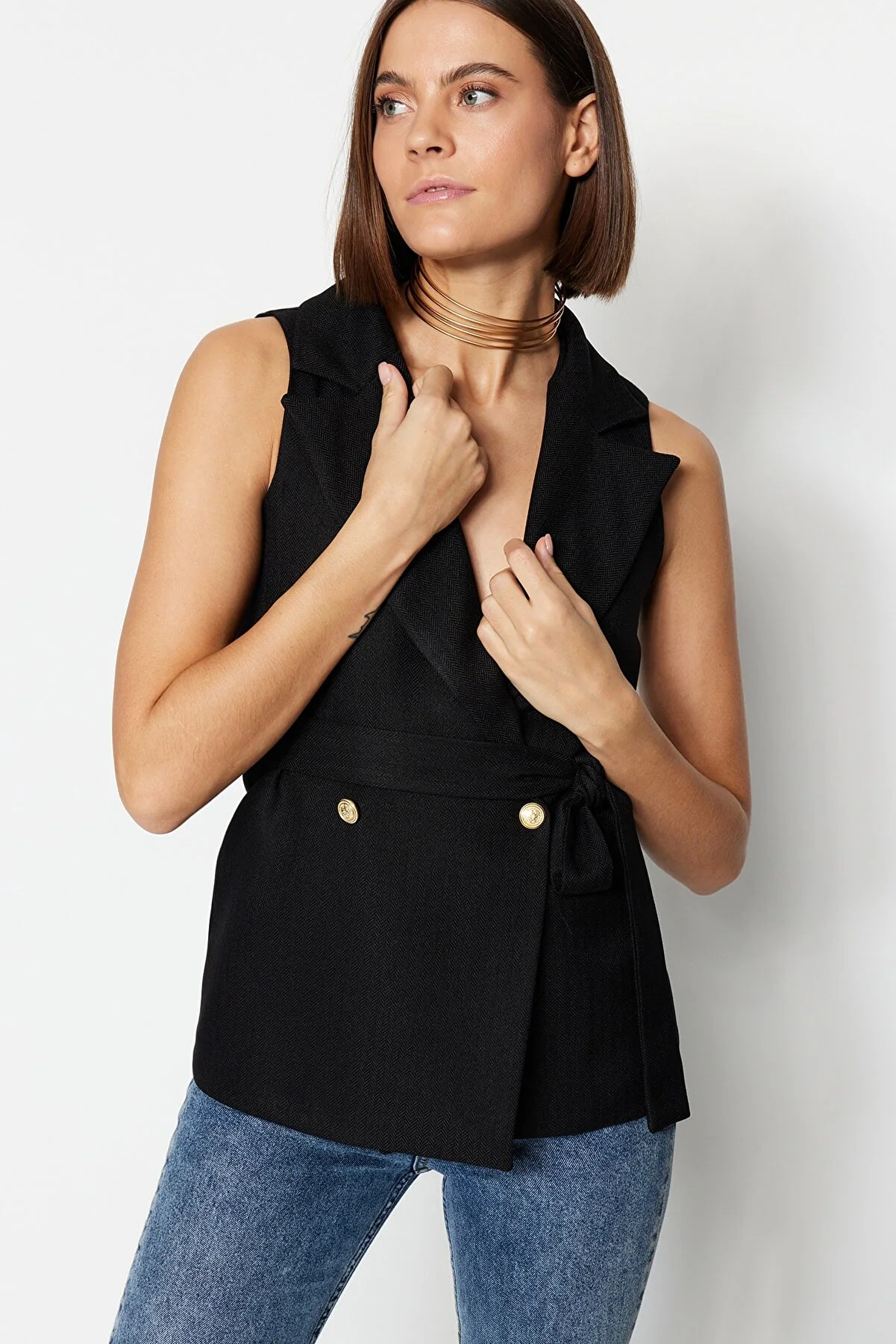 Trendyol Collection  Schwarze gewebte Weste mit normalem Gürtel TWOAW23YE00021