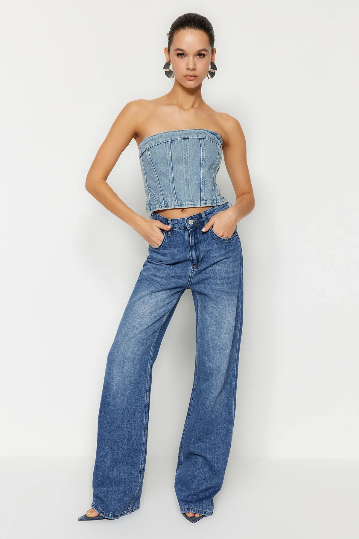 Trendyol Collection  Dunkelblaue Jeans mit hoher Taille und weitem Bein TWOSS24JE00022