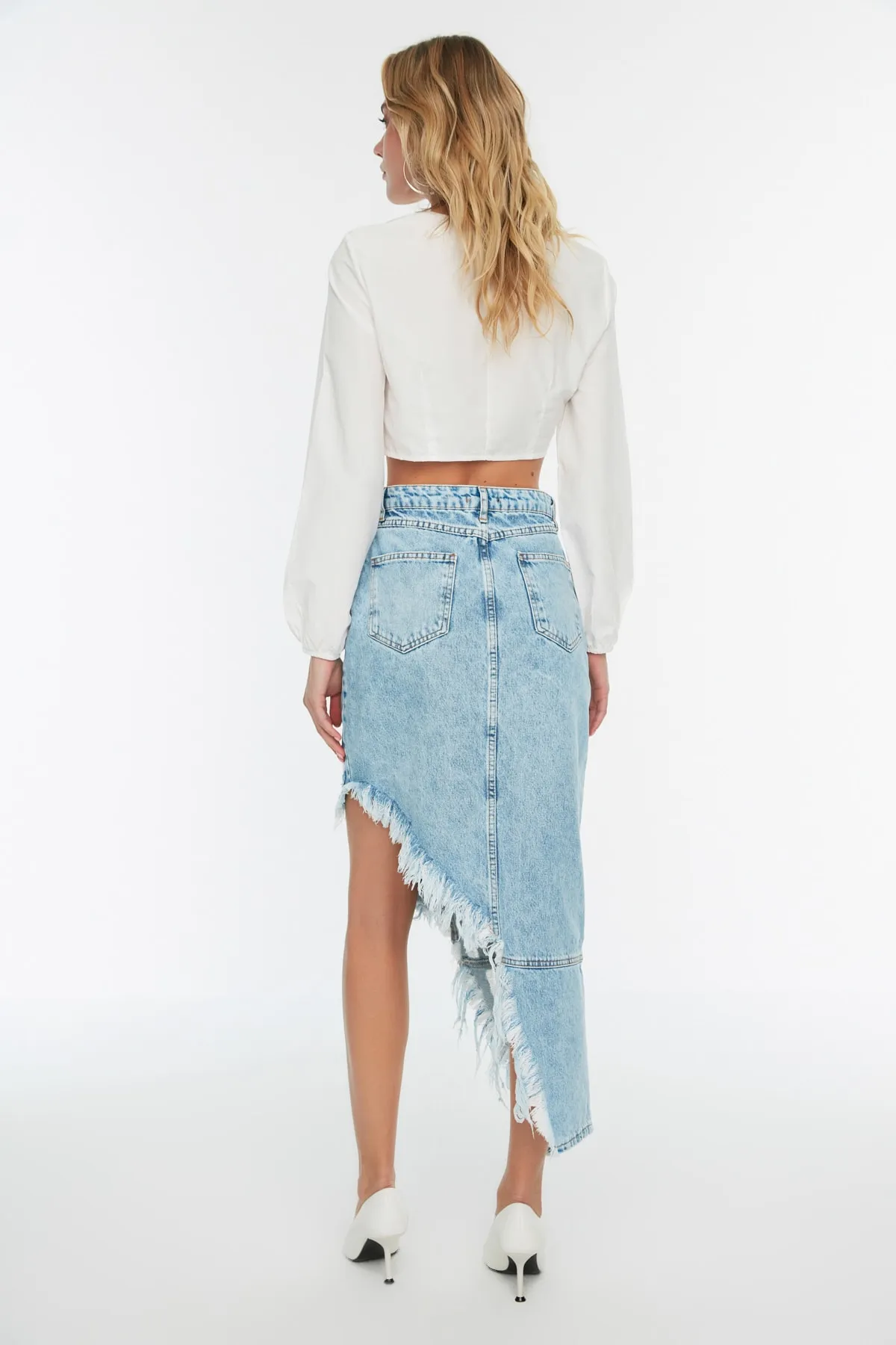 Trendyol Collection  Blauer asymmetrischer Midi-Jeansrock mit Quasten TWOAW22ET0140
