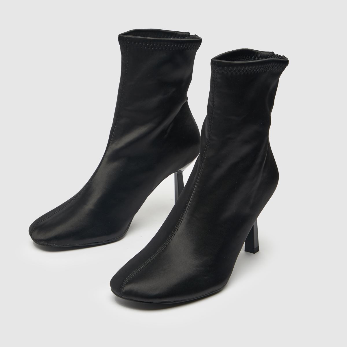 Schuh – Beatrix – Svarta sockstövlar i satin
