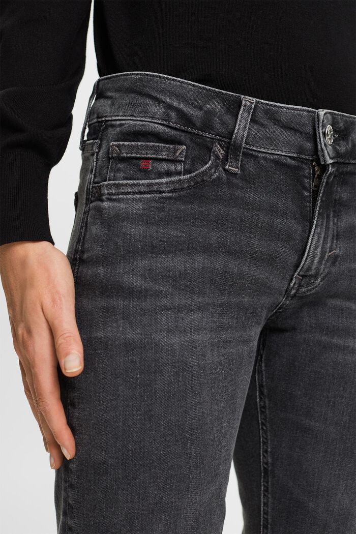 Jeans mit geradem Bein und mittlerer Bundhöhe