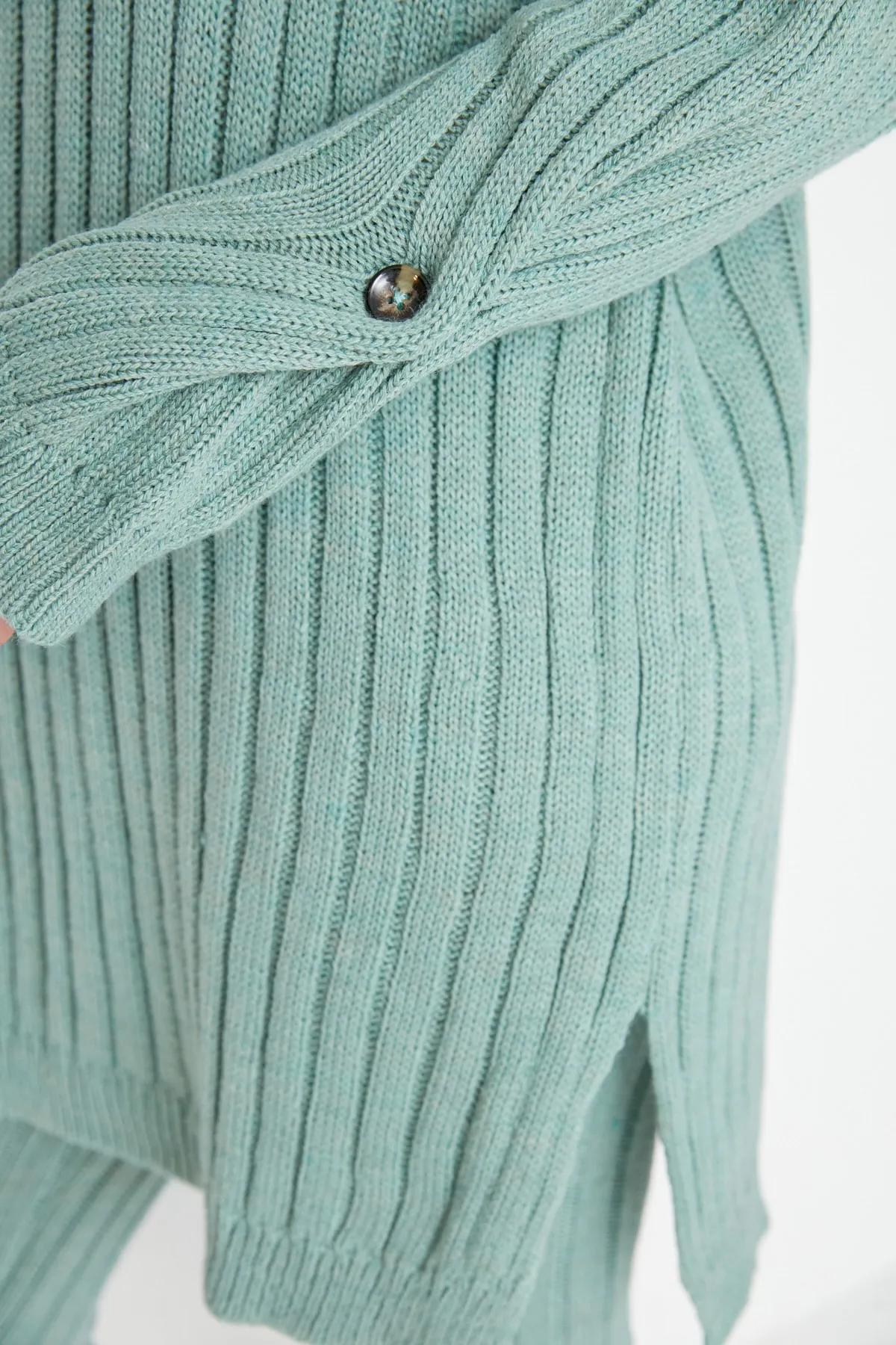 Trendyol Collection  Mintfarbenes Set aus gerippter Hose und Strickoberteil und -unterteil TWOAW22AU0039