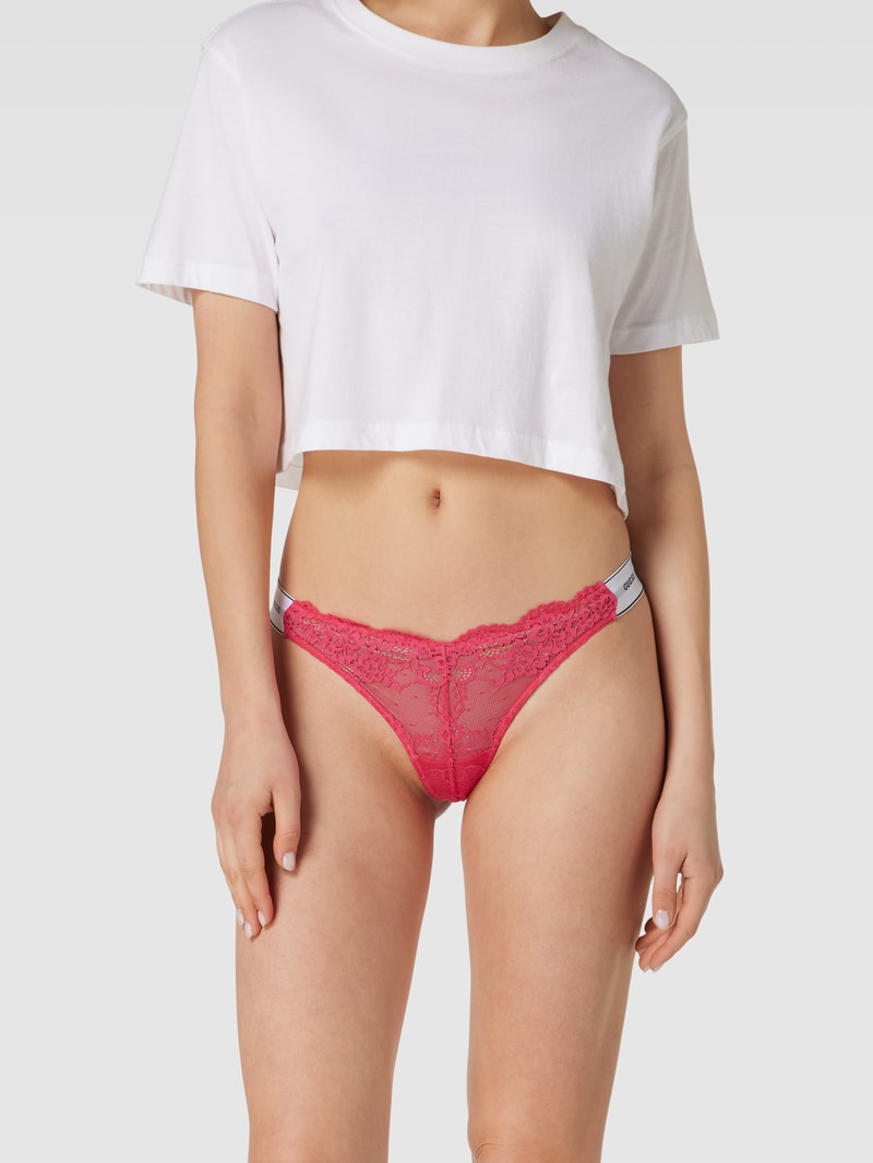 String mit Spitzenbesatz in pink