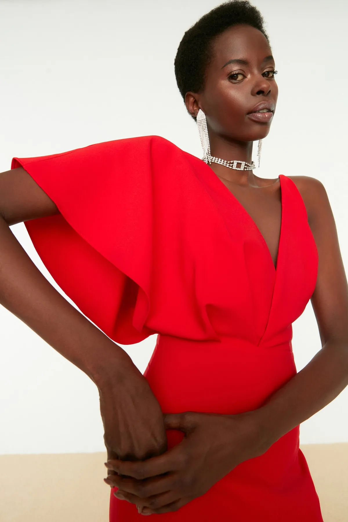 Trendyol Collection  Rot gefüttertes, gewebtes, elegantes Abendkleid TPRSS22EL0982