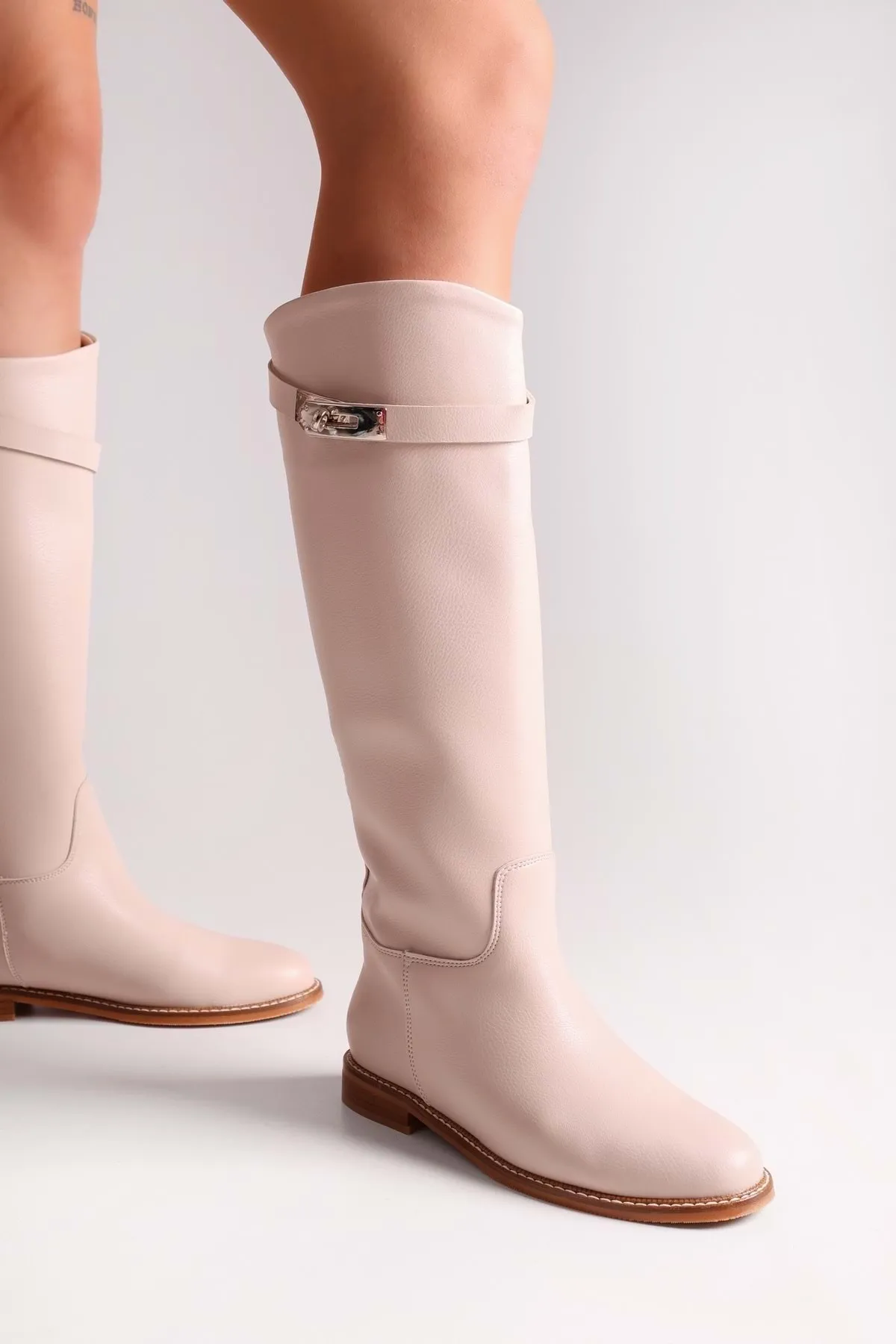 Shoeberry  Damen-Reitstiefel Larissa aus beigem Leder mit Schnallen Beiges Leder