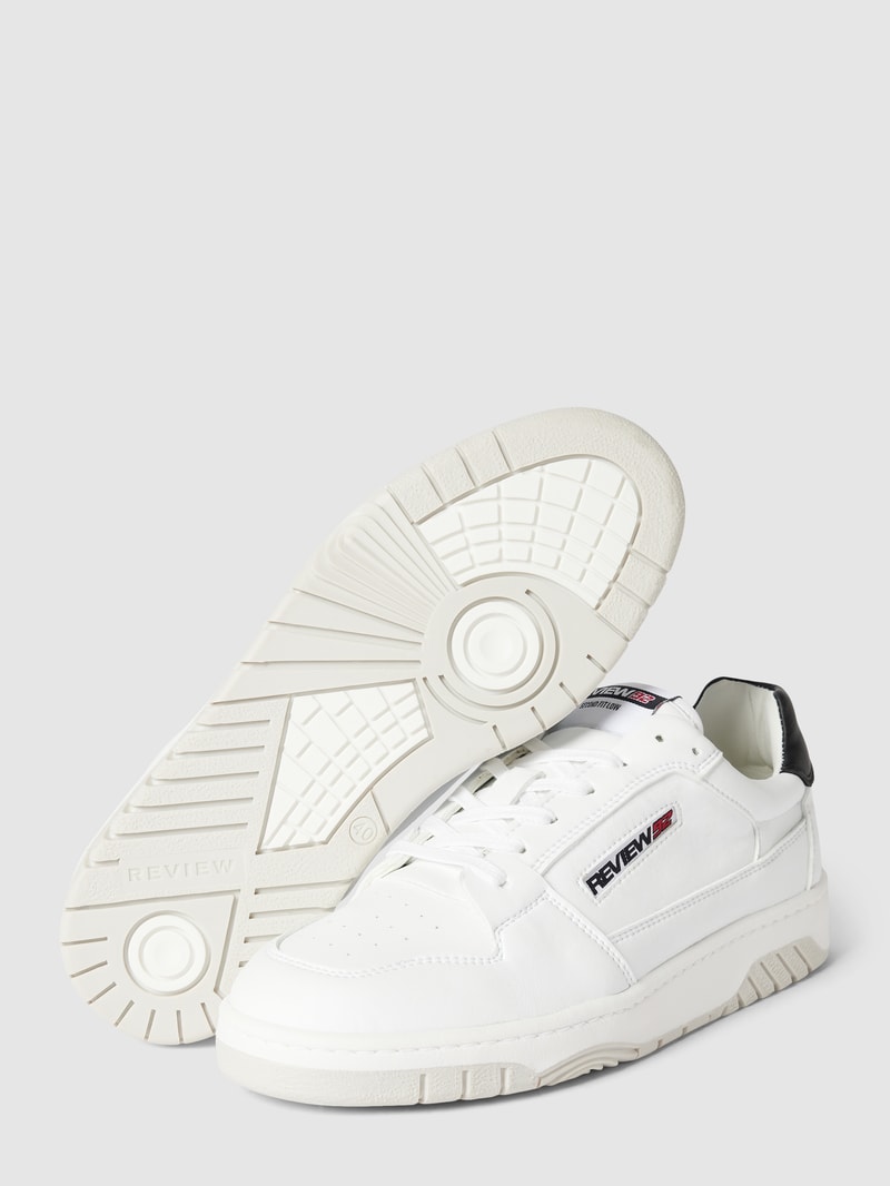 Sneaker mit Label-Details in weiß