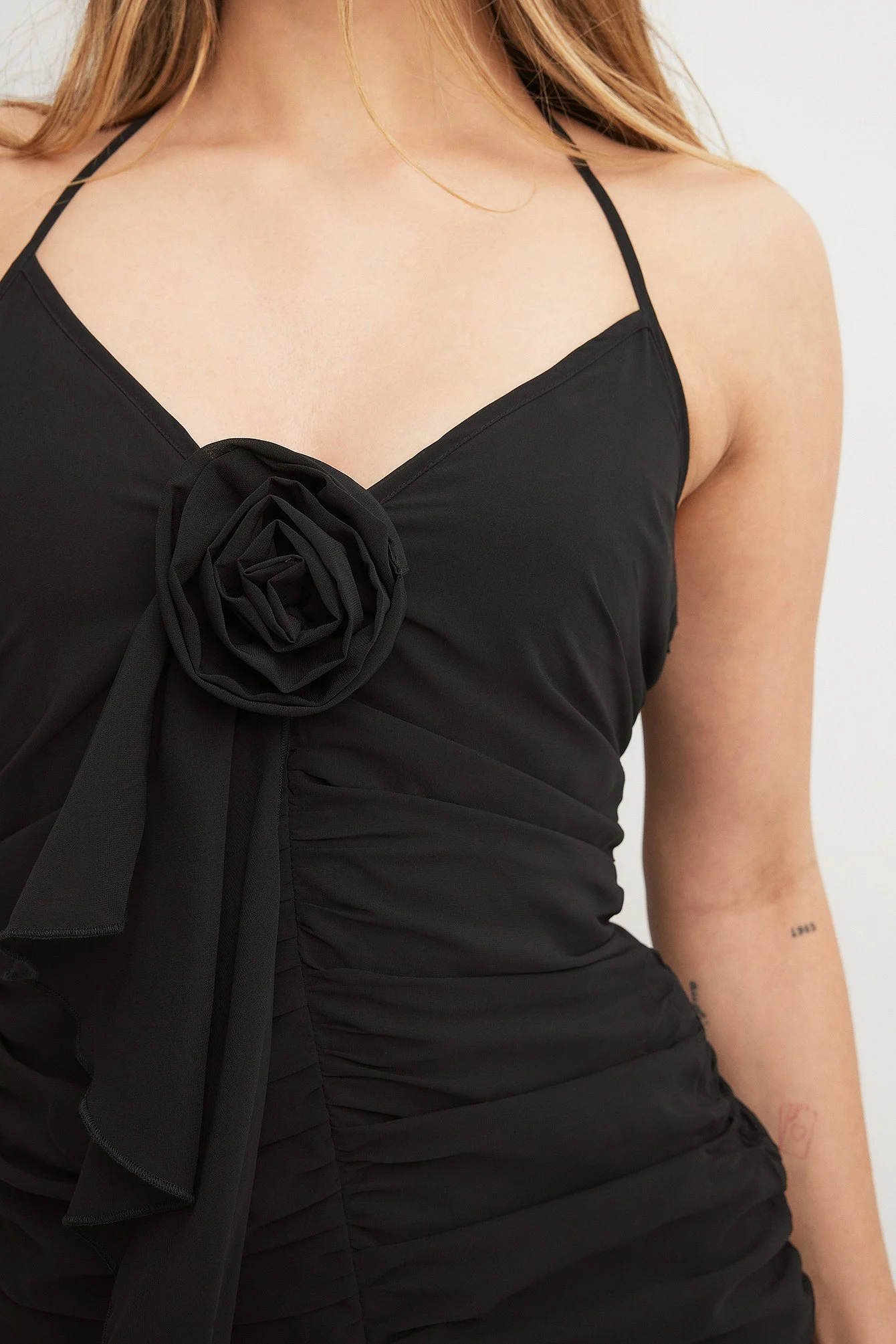 Chiffonkleid mit Rosendetail