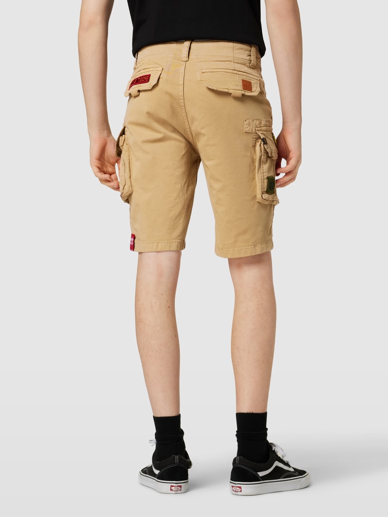 Bermudas mit Label-Details in sand