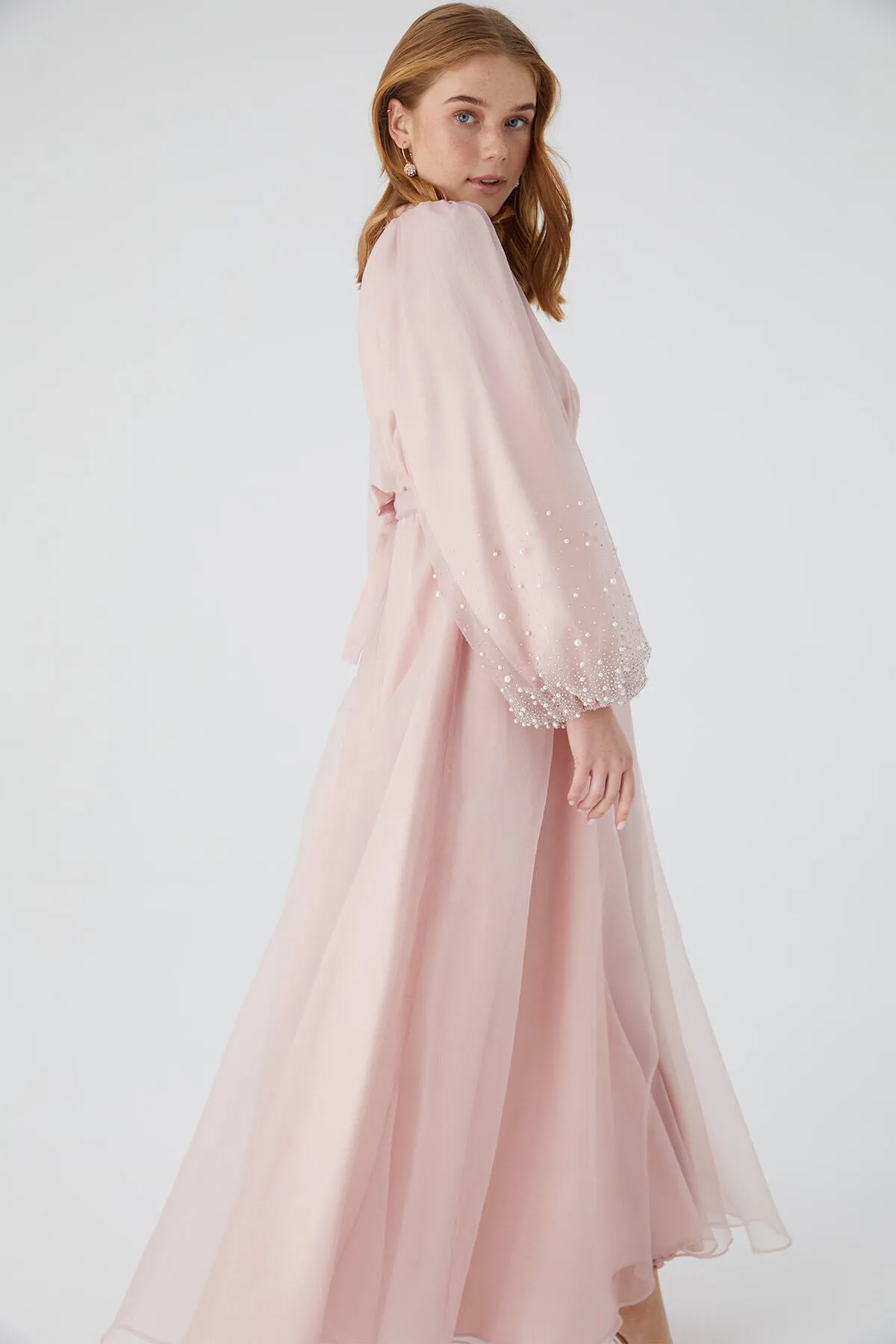 Manuka  Abendkleid aus gesteinigtem Organza in Puder