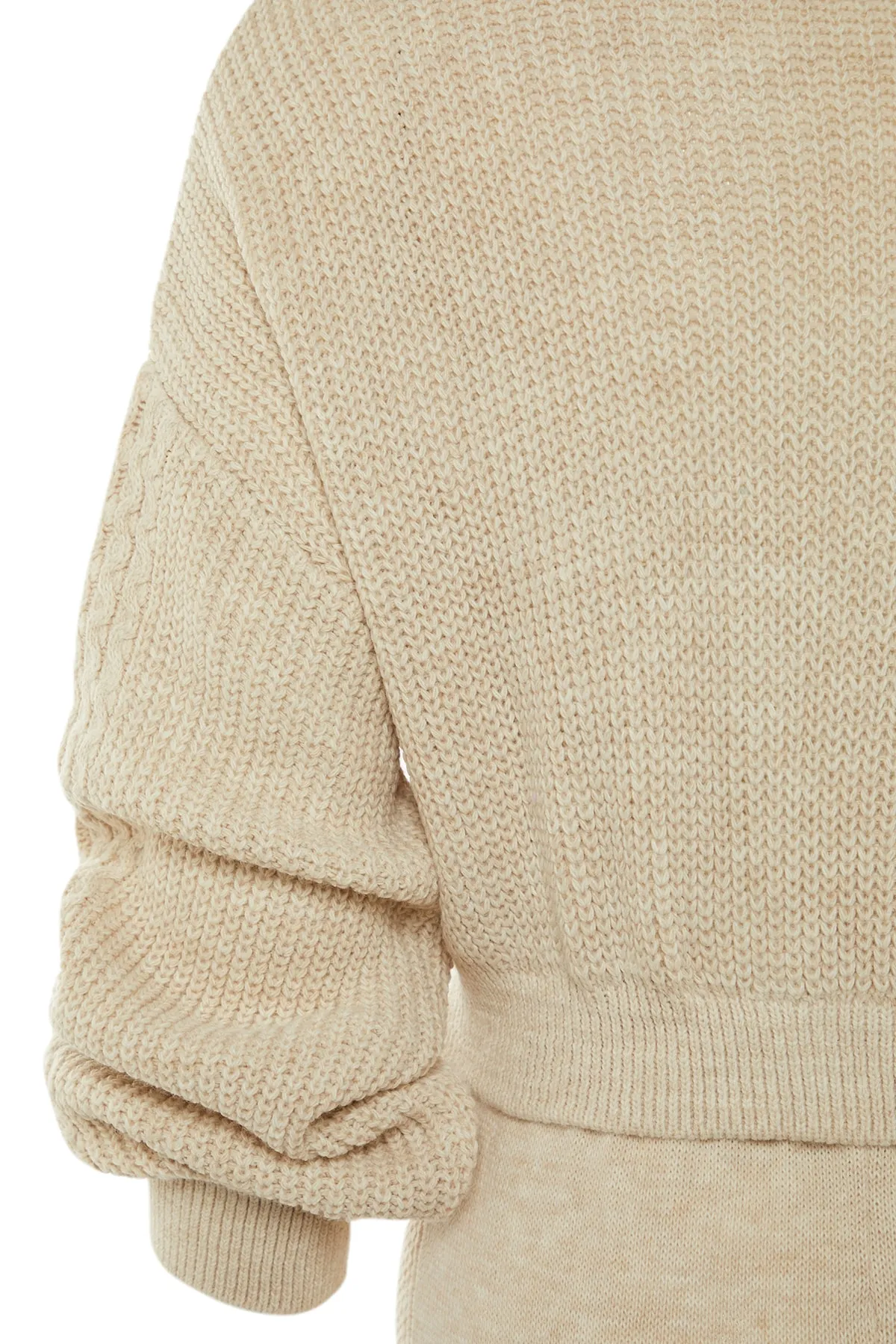 Trendyol Collection  Beiges, kurzes Strickoberteil und -unterteil im Set mit Rundhalsausschnitt TWOAW21AU0047