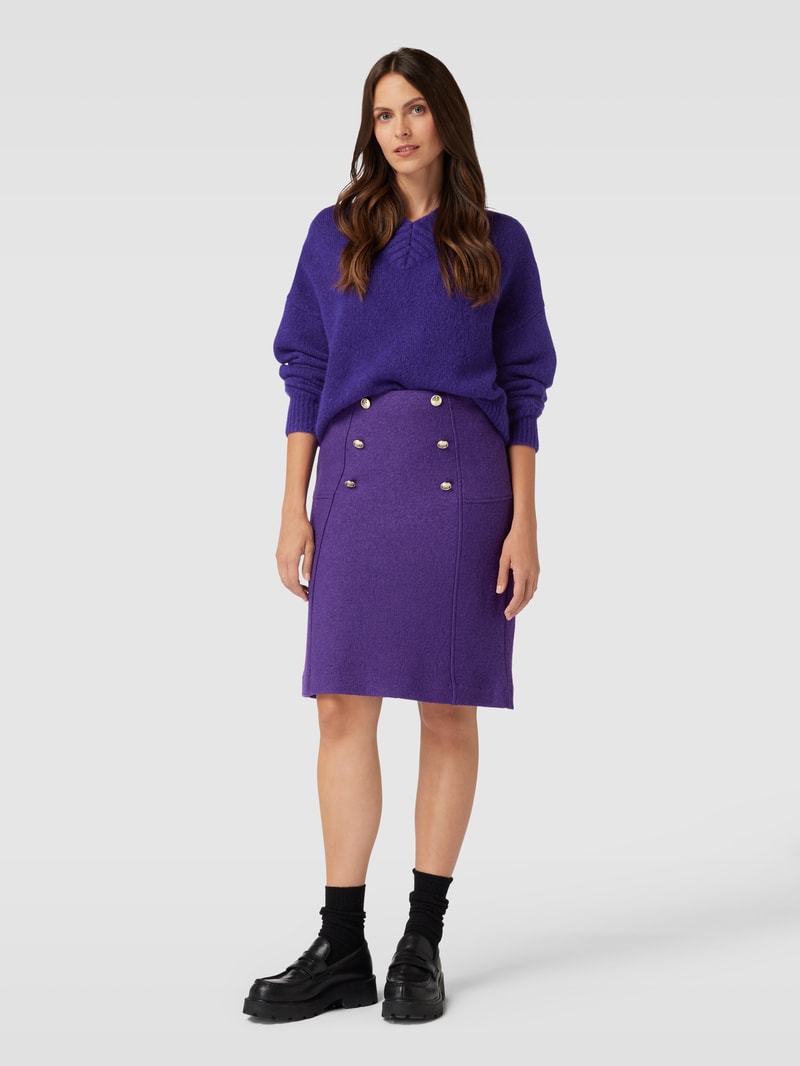 Knielanger Rock mit Zierknöpfen in purple