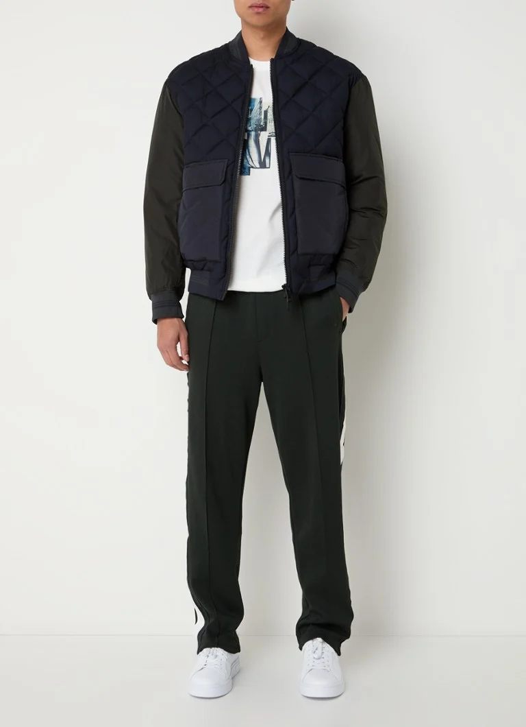 Giacca bomber trapuntata Armani Exchange con motivo trapuntato e tasche con patta.
