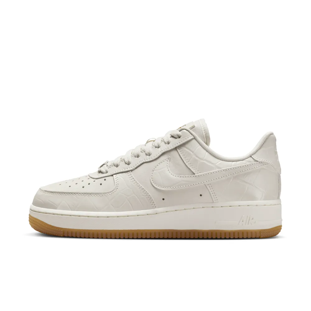 Nike Air Force WMNS 1 07 LX DZ2708-001 / schwarz
