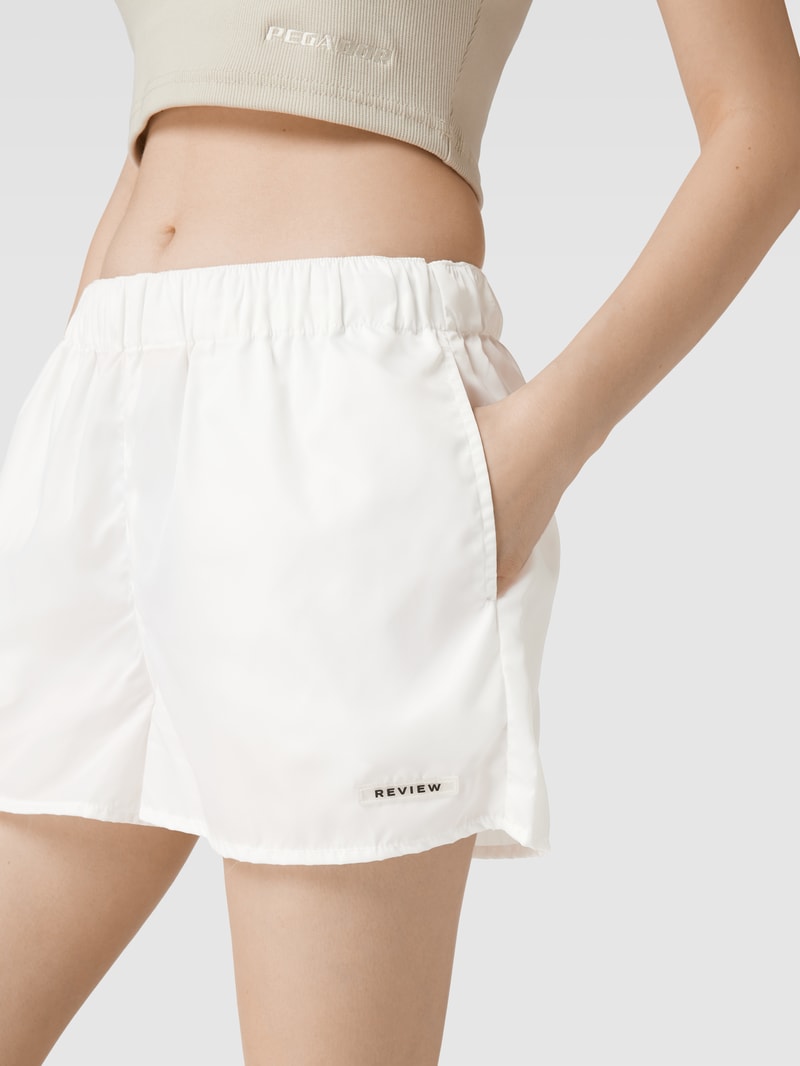 Bermudas mit elastischem Bund in weiß