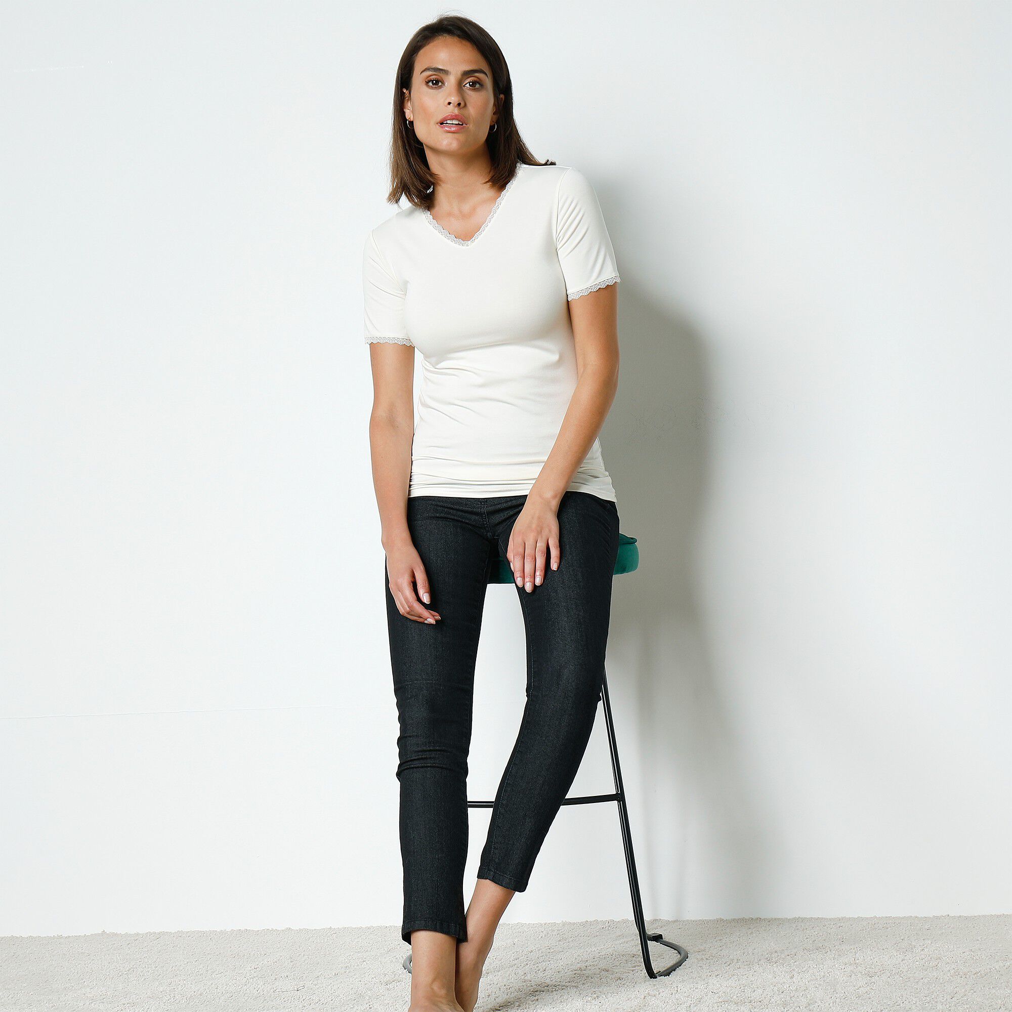Tee-shirt manches courtes chaleur seconde peau et détails dentelle